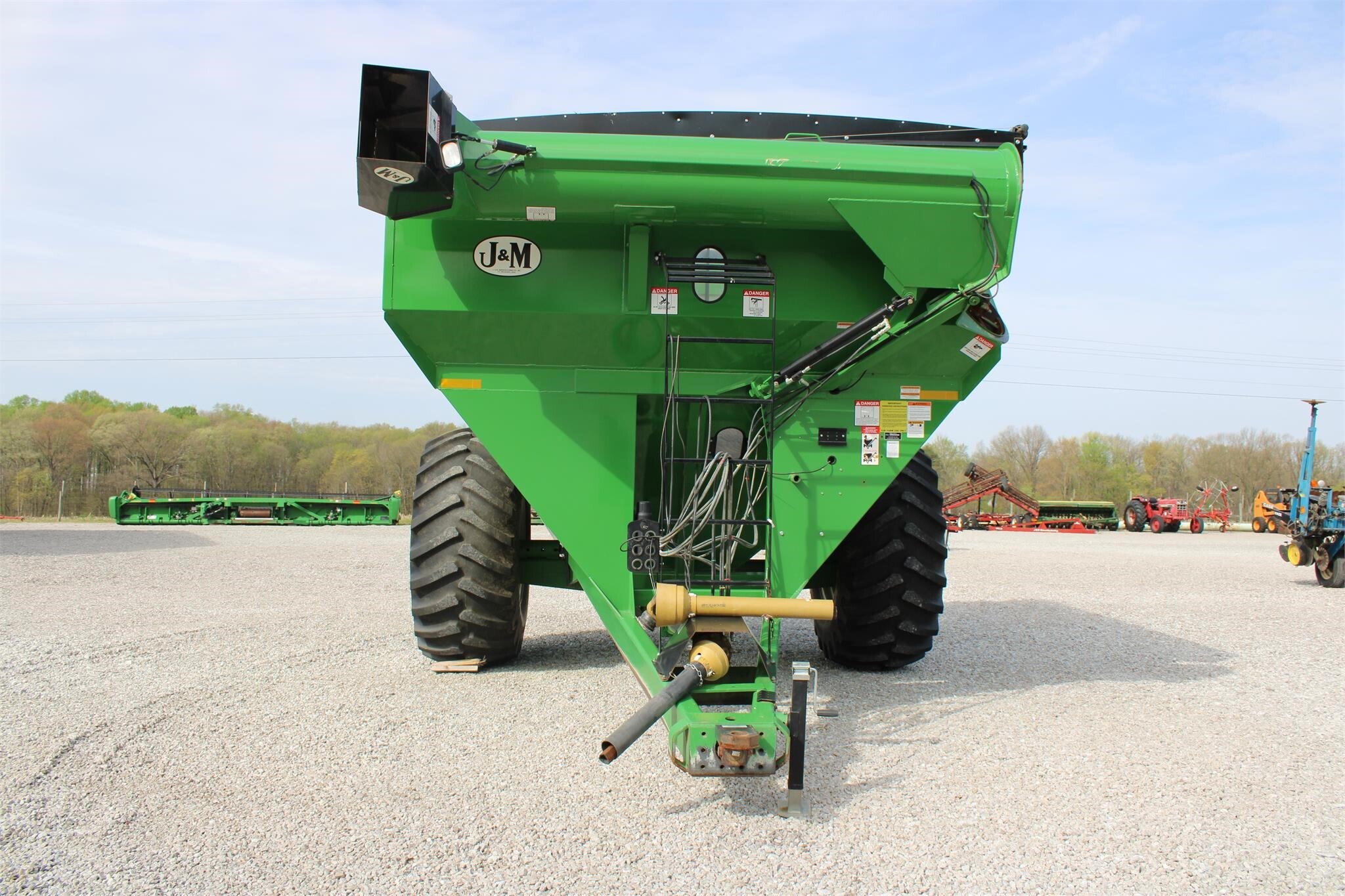 2011 J&M 875-18 Grain Cart