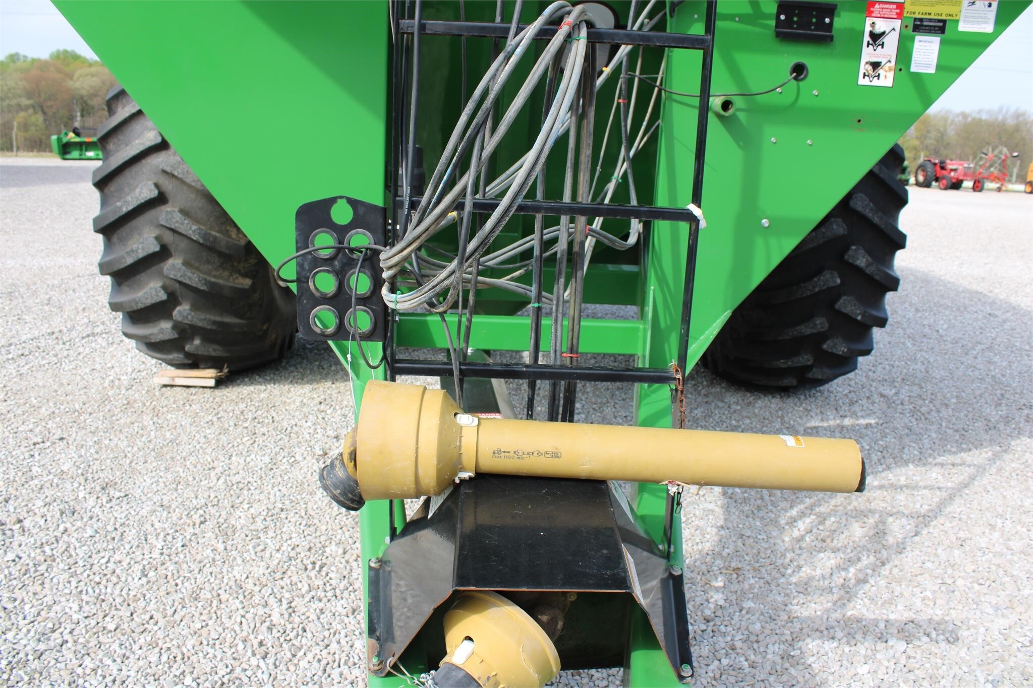 2011 J&M 875-18 Grain Cart