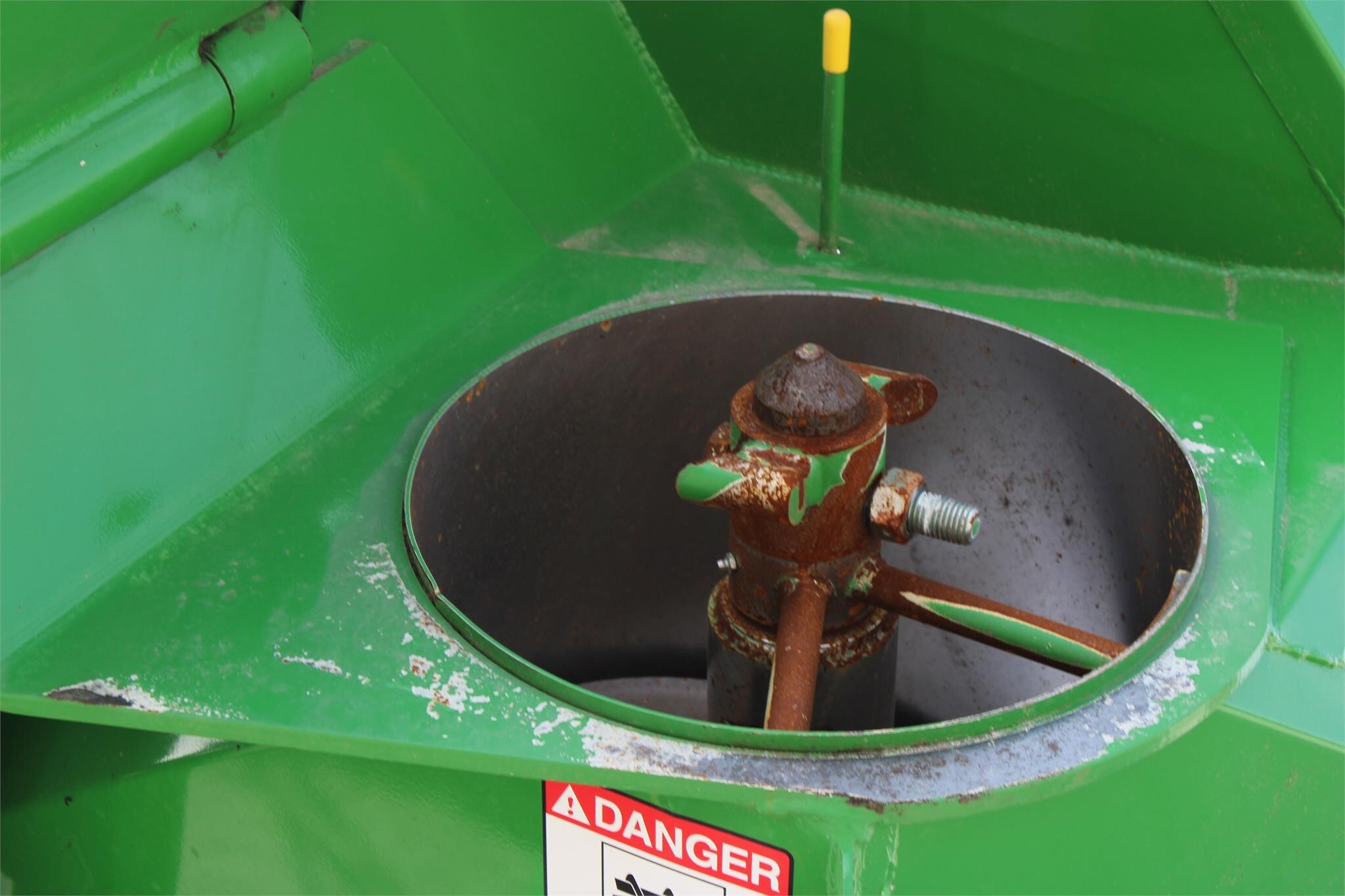2011 J&M 875-18 Grain Cart