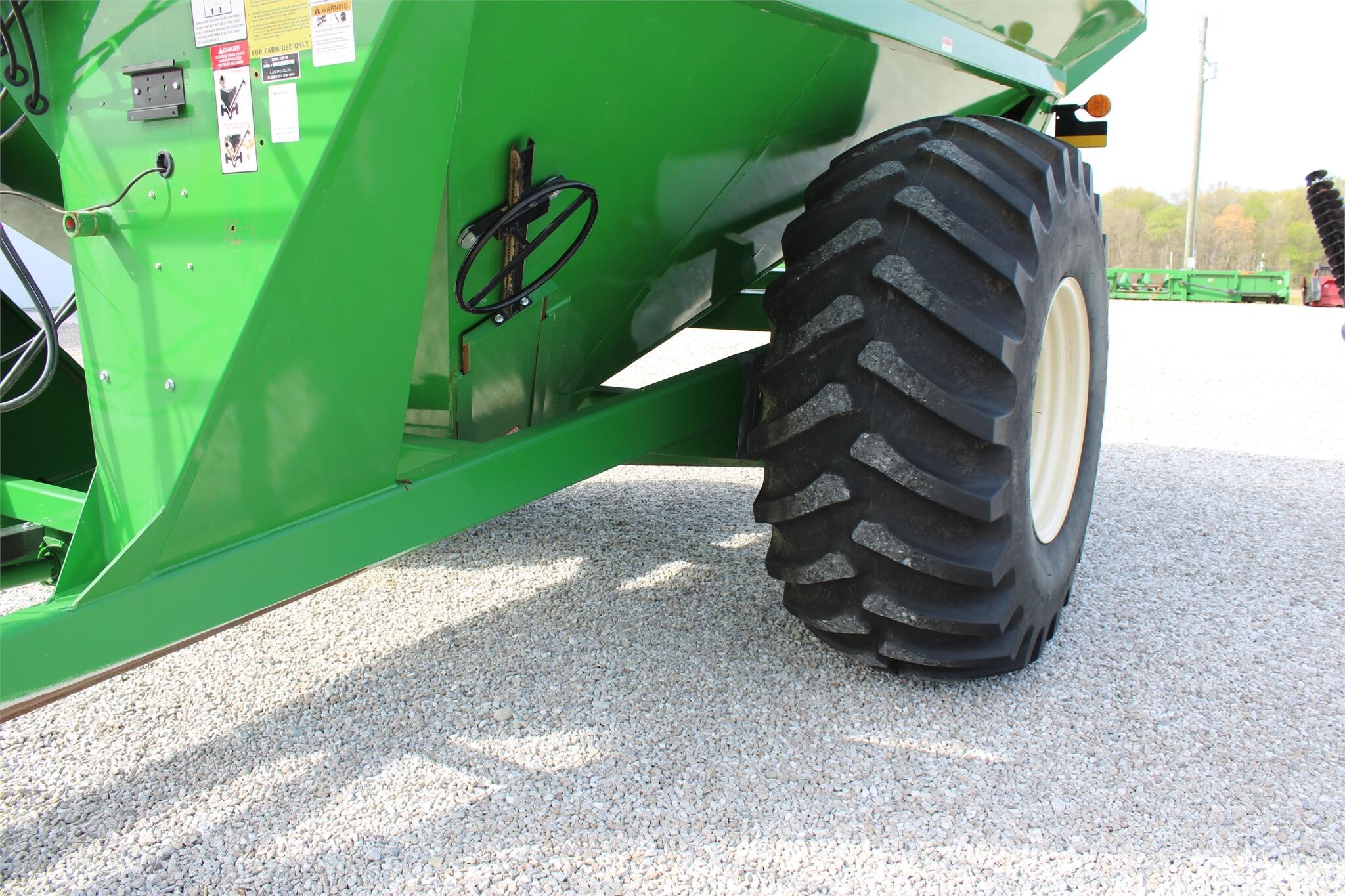 2011 J&M 875-18 Grain Cart