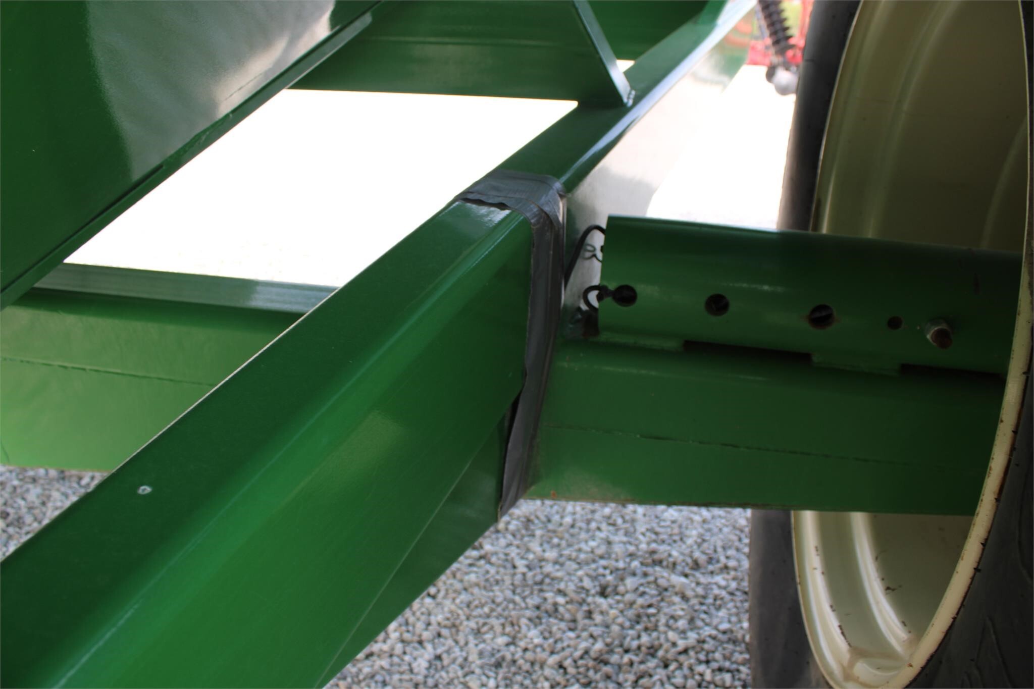 2011 J&M 875-18 Grain Cart