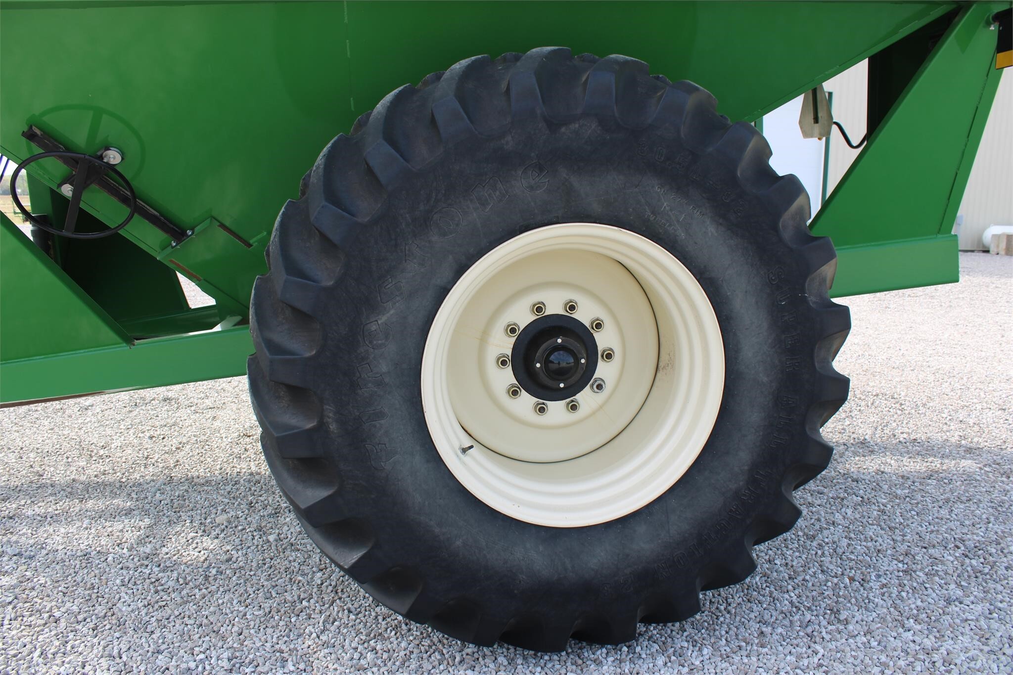 2011 J&M 875-18 Grain Cart