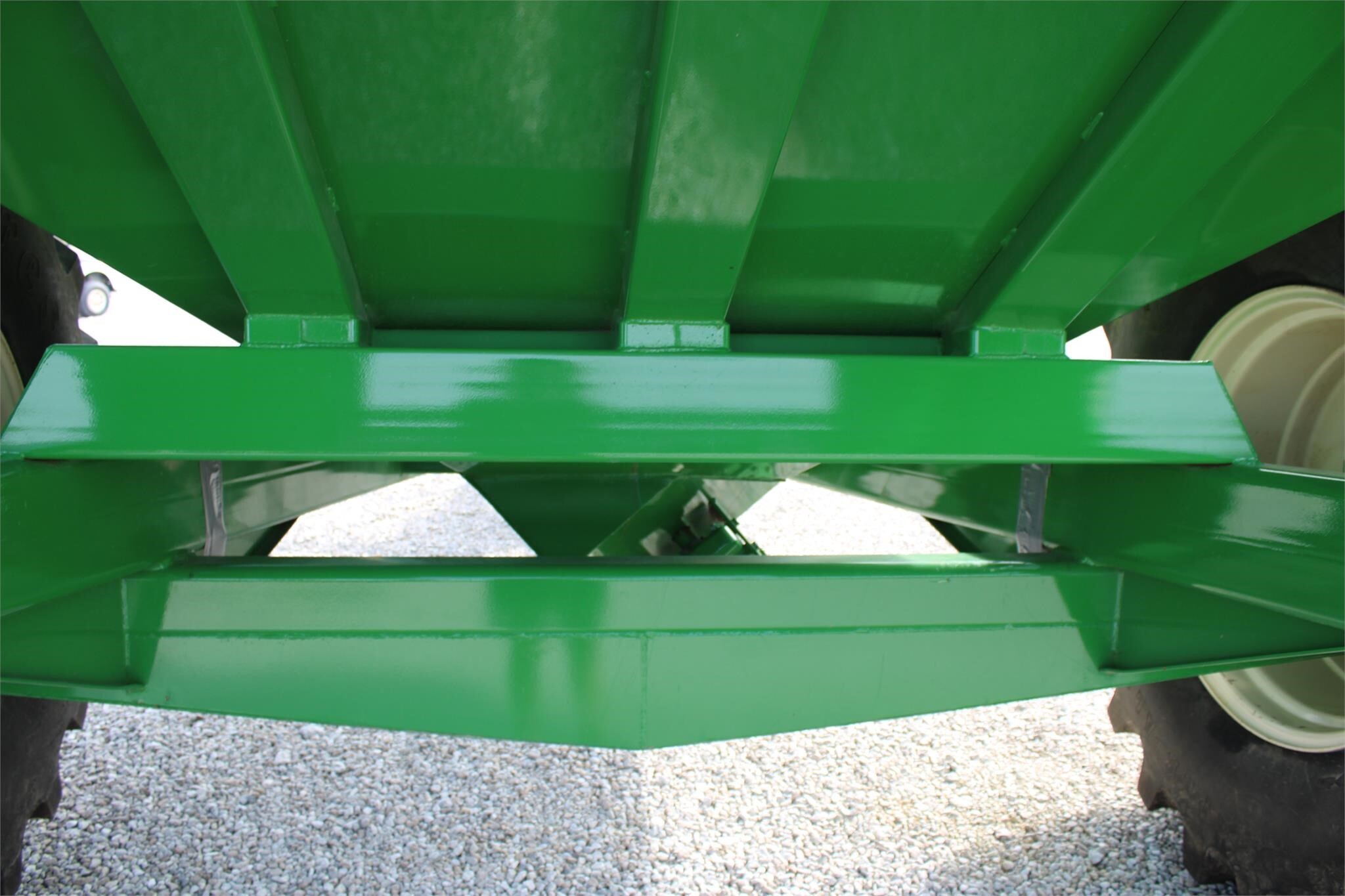 2011 J&M 875-18 Grain Cart