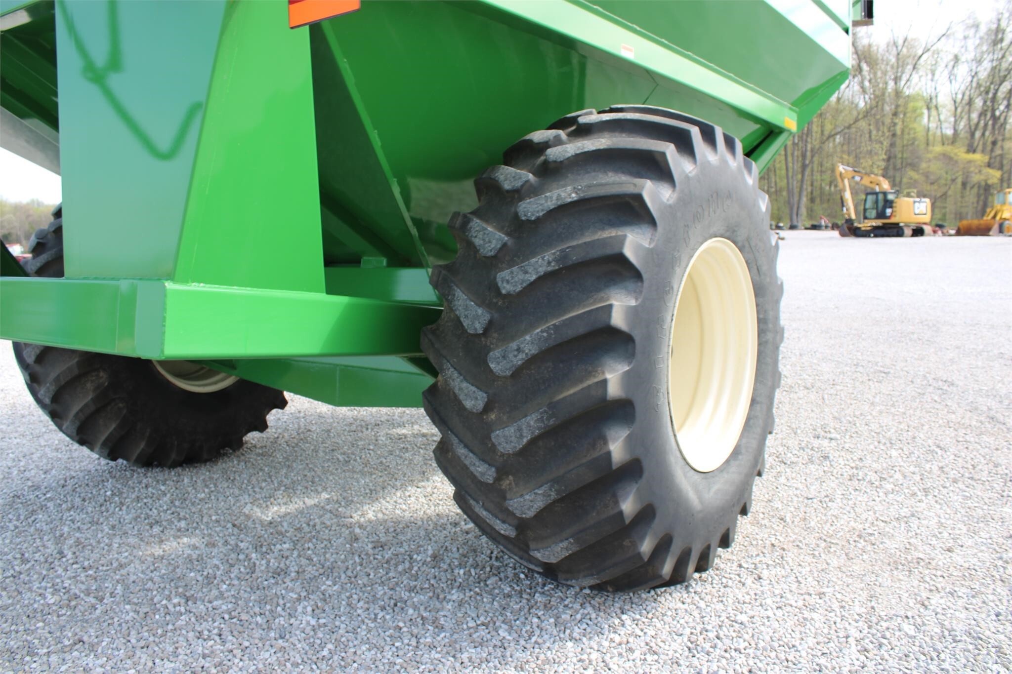 2011 J&M 875-18 Grain Cart