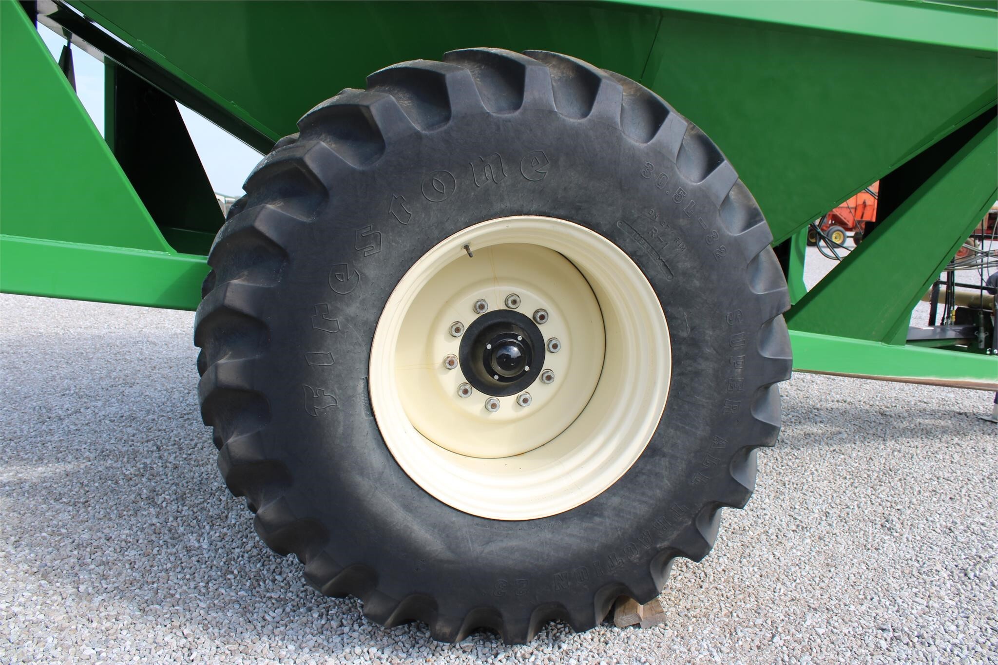 2011 J&M 875-18 Grain Cart