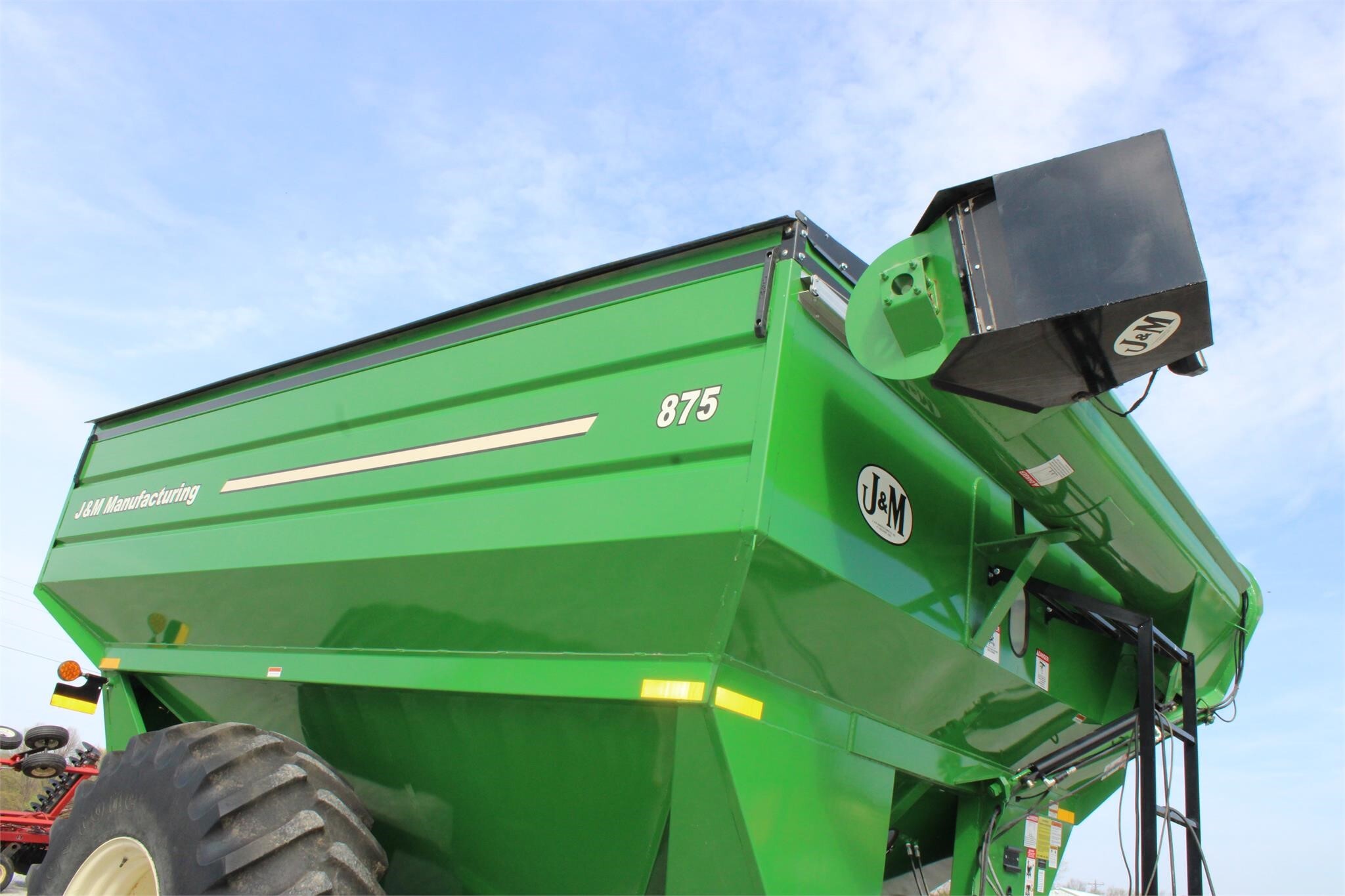 2011 J&M 875-18 Grain Cart