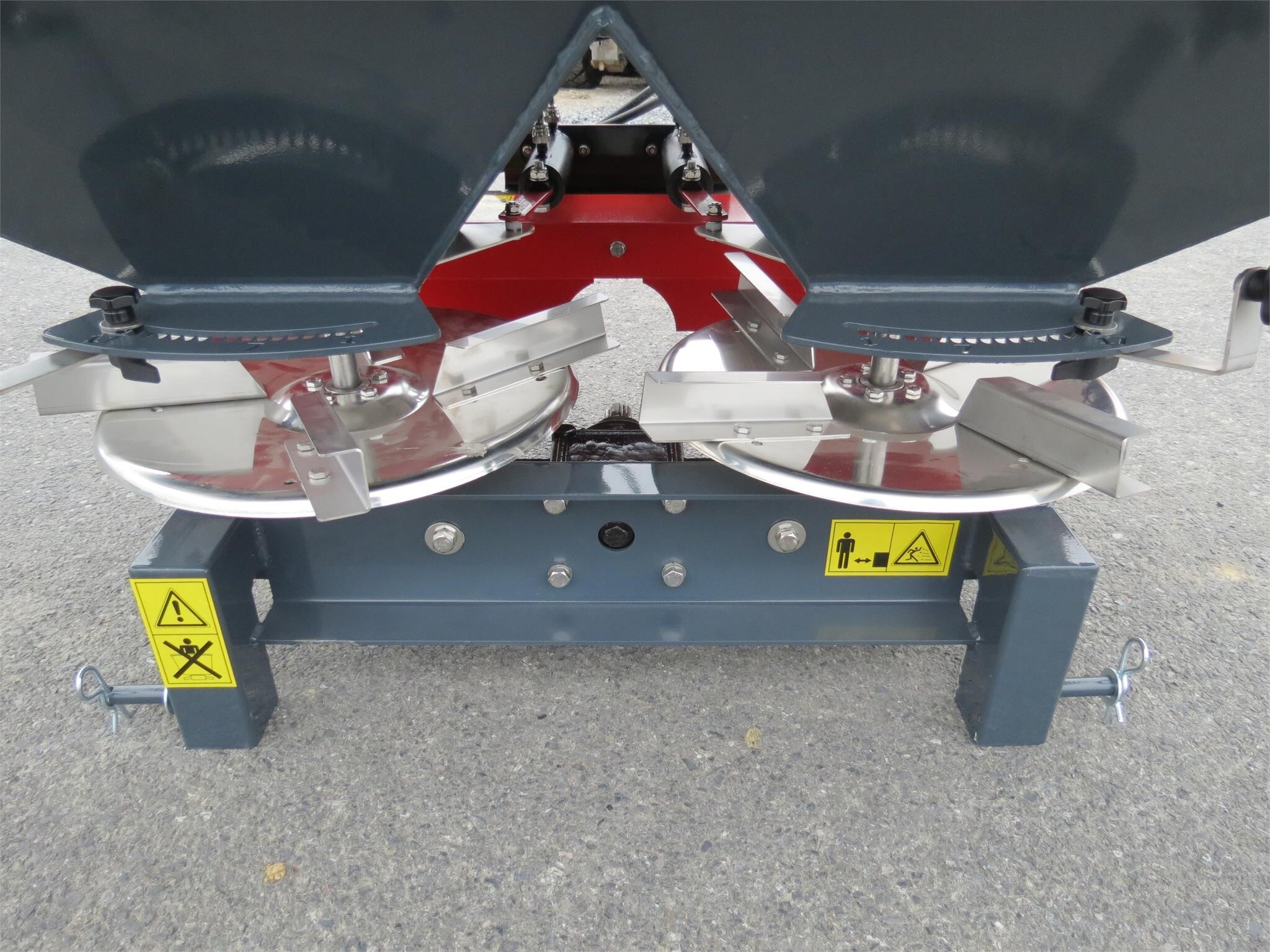 2025 BMC SYNTRA 1500 Pull-Type Fertilizer Spreader