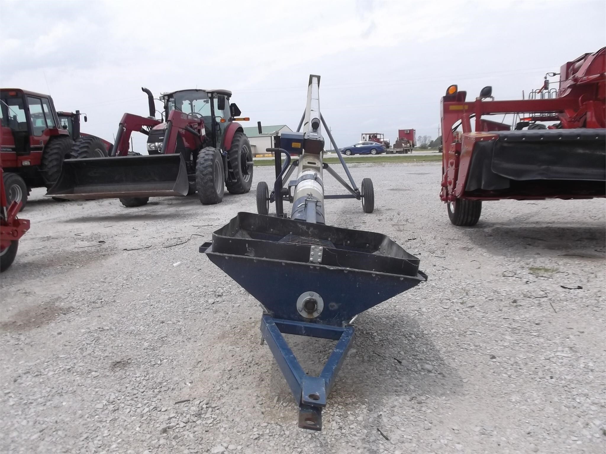  Harvest International T1032 Augers and Conveyor