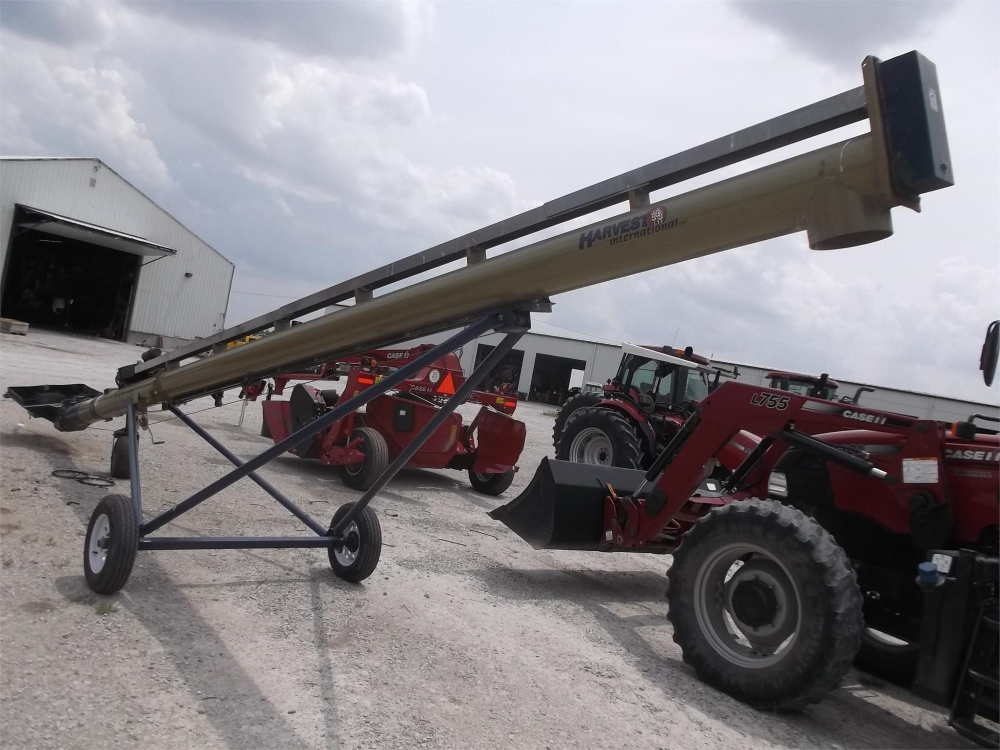  Harvest International T1032 Augers and Conveyor