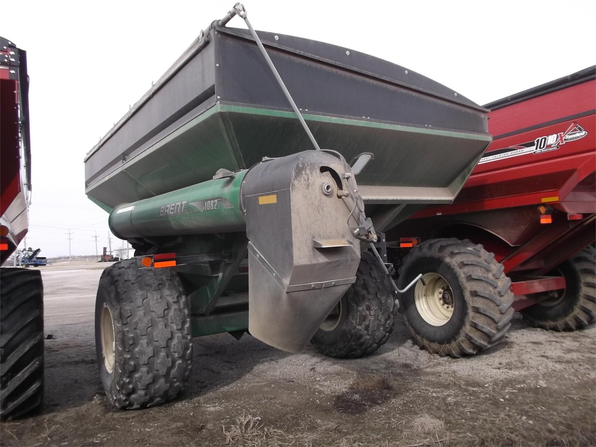 2014 Brent 1082 Grain Cart