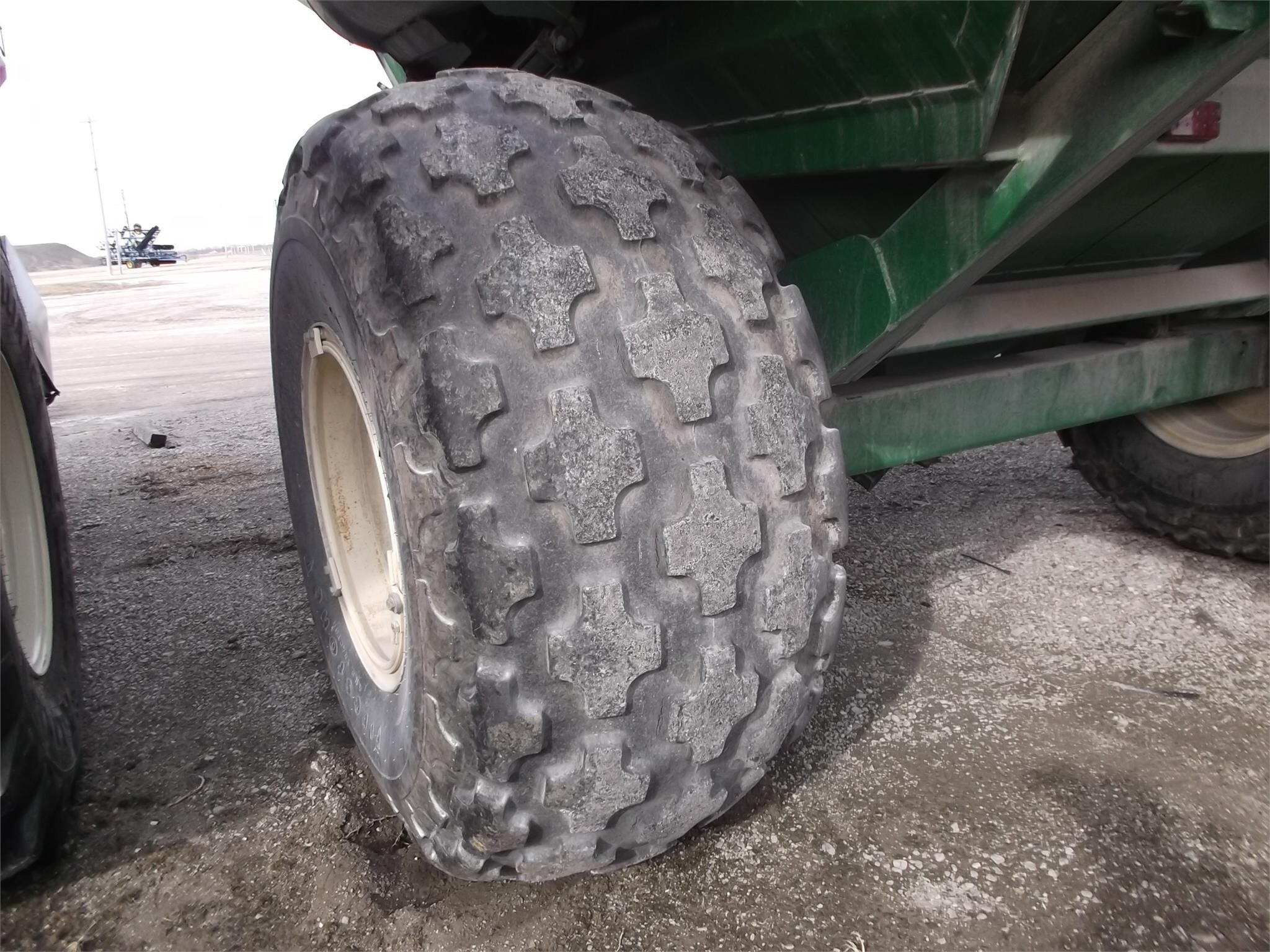 2014 Brent 1082 Grain Cart