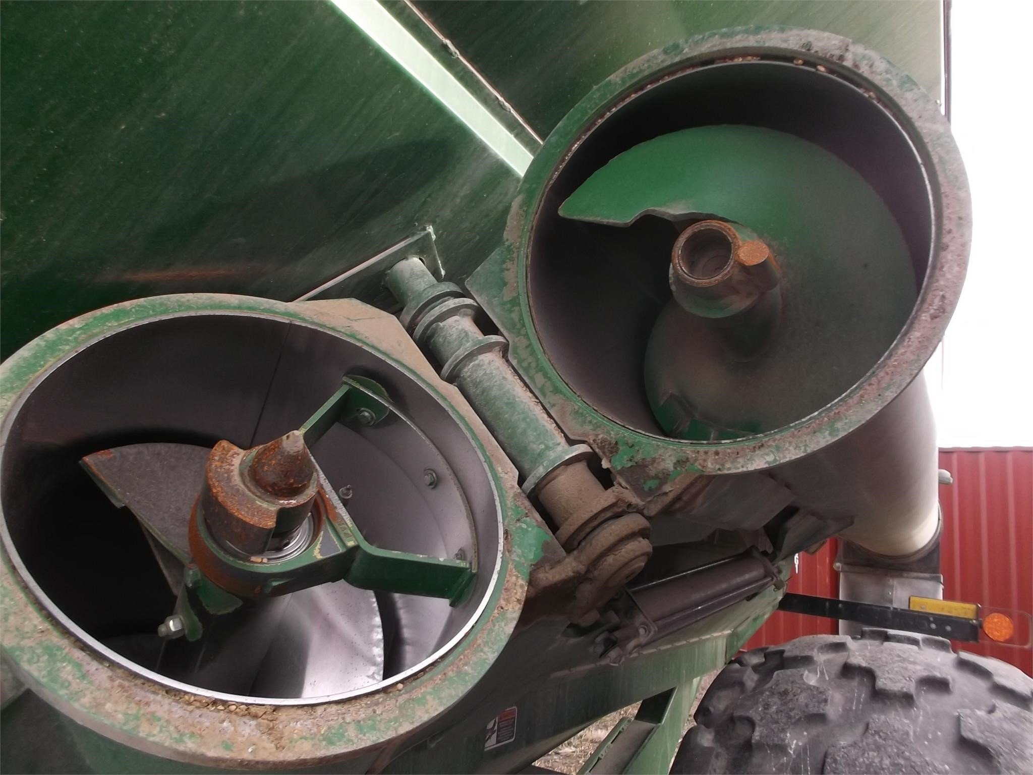 2014 Brent 1082 Grain Cart