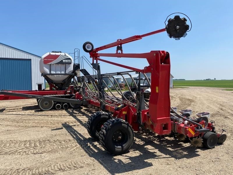 2018 White 9936 Planter