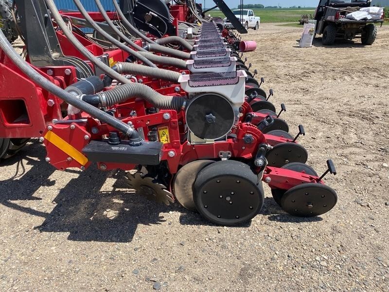 2018 White 9936 Planter