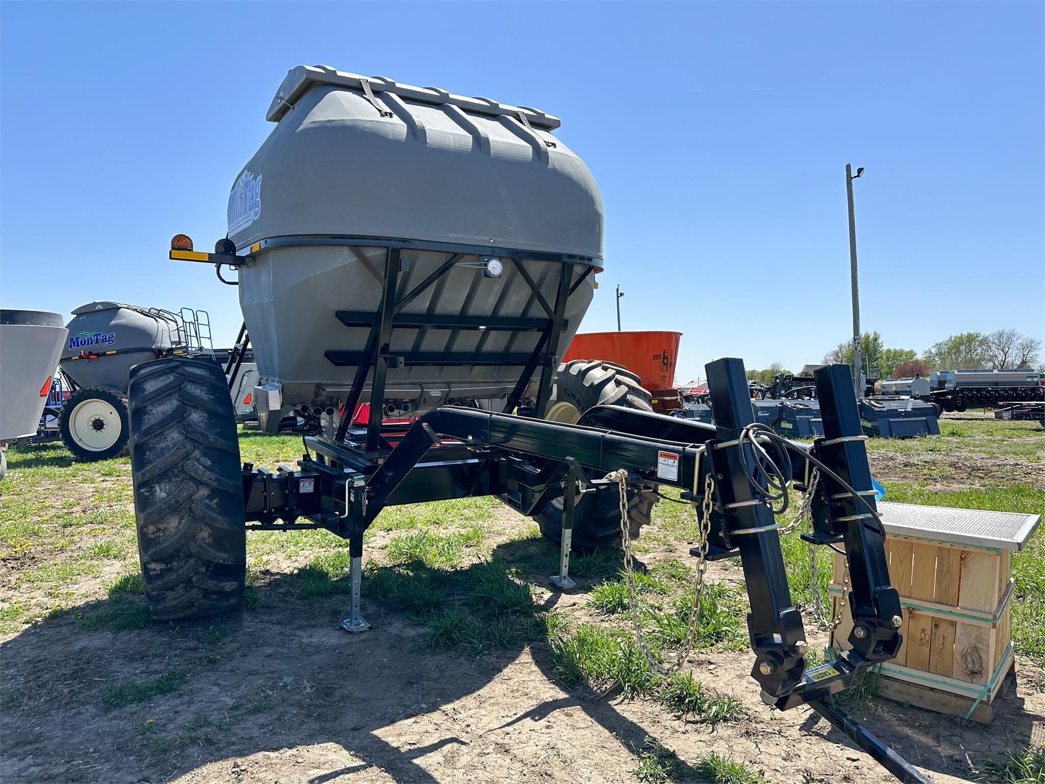 2026 MonTag HIGH OUTPUT 9 Pull-Type Fertilizer Spreader