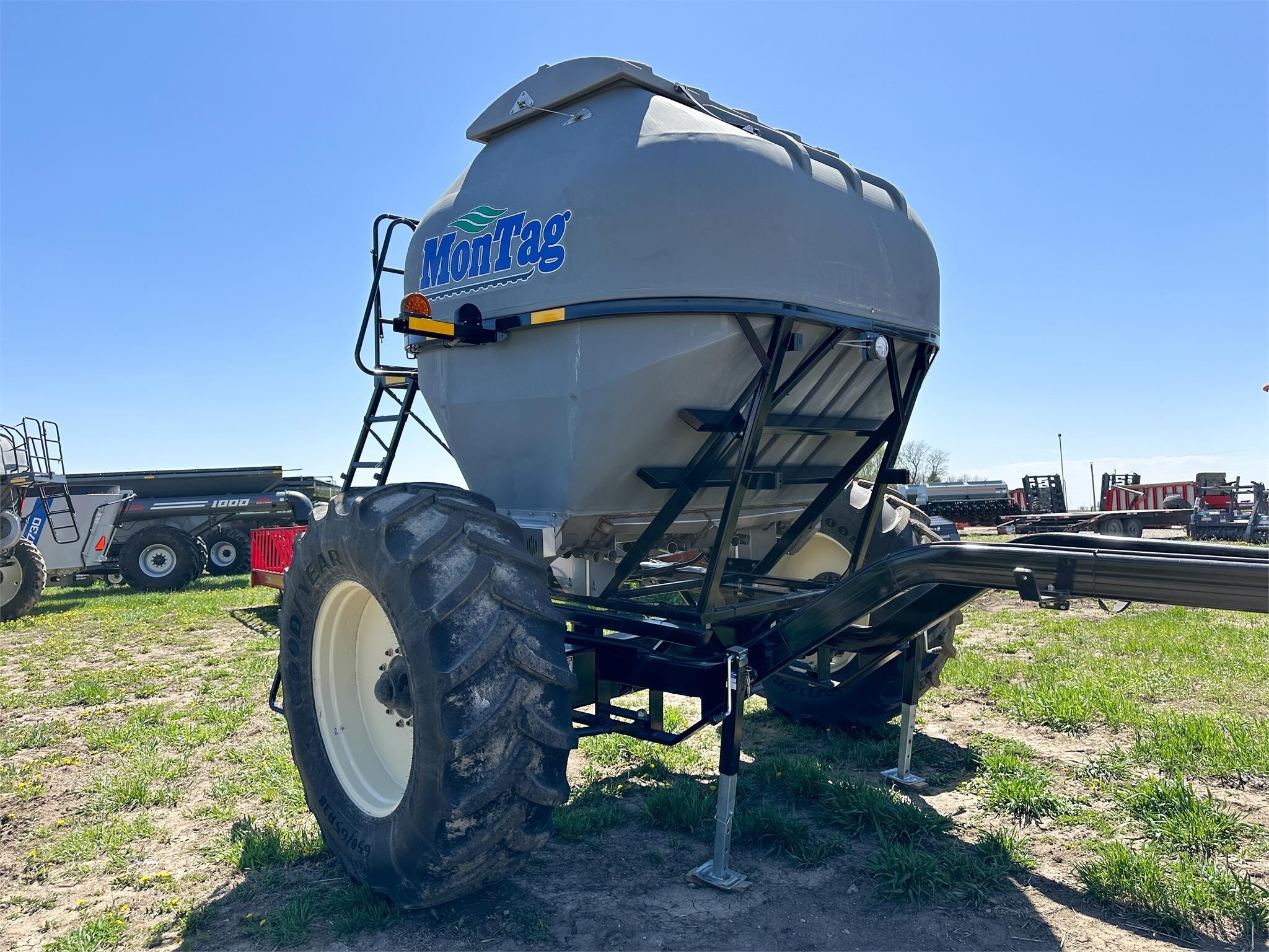 2026 MonTag HIGH OUTPUT 9 Pull-Type Fertilizer Spreader