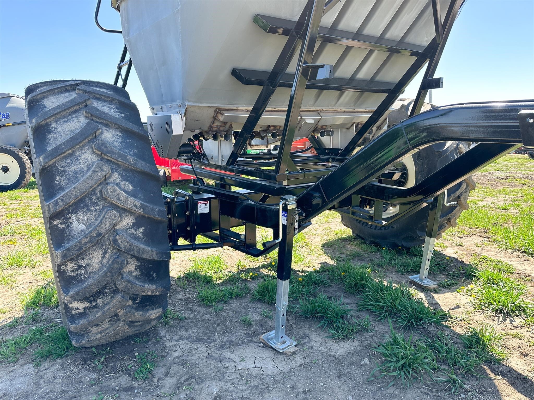 2026 MonTag HIGH OUTPUT 9 Pull-Type Fertilizer Spreader