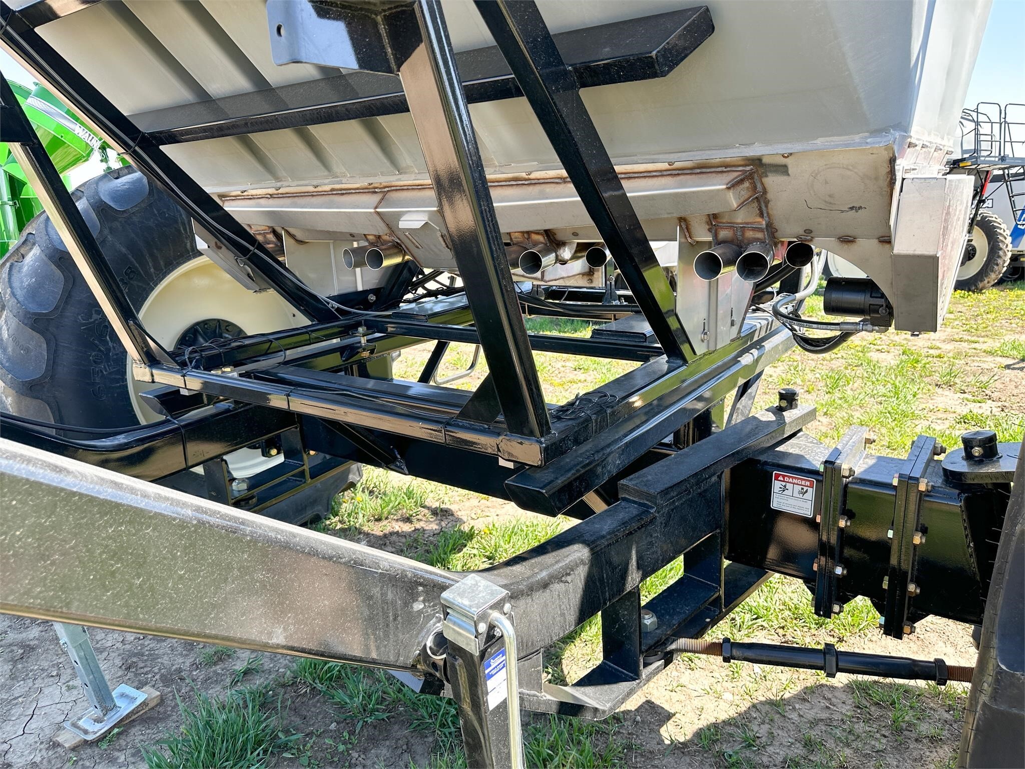 2026 MonTag HIGH OUTPUT 9 Pull-Type Fertilizer Spreader