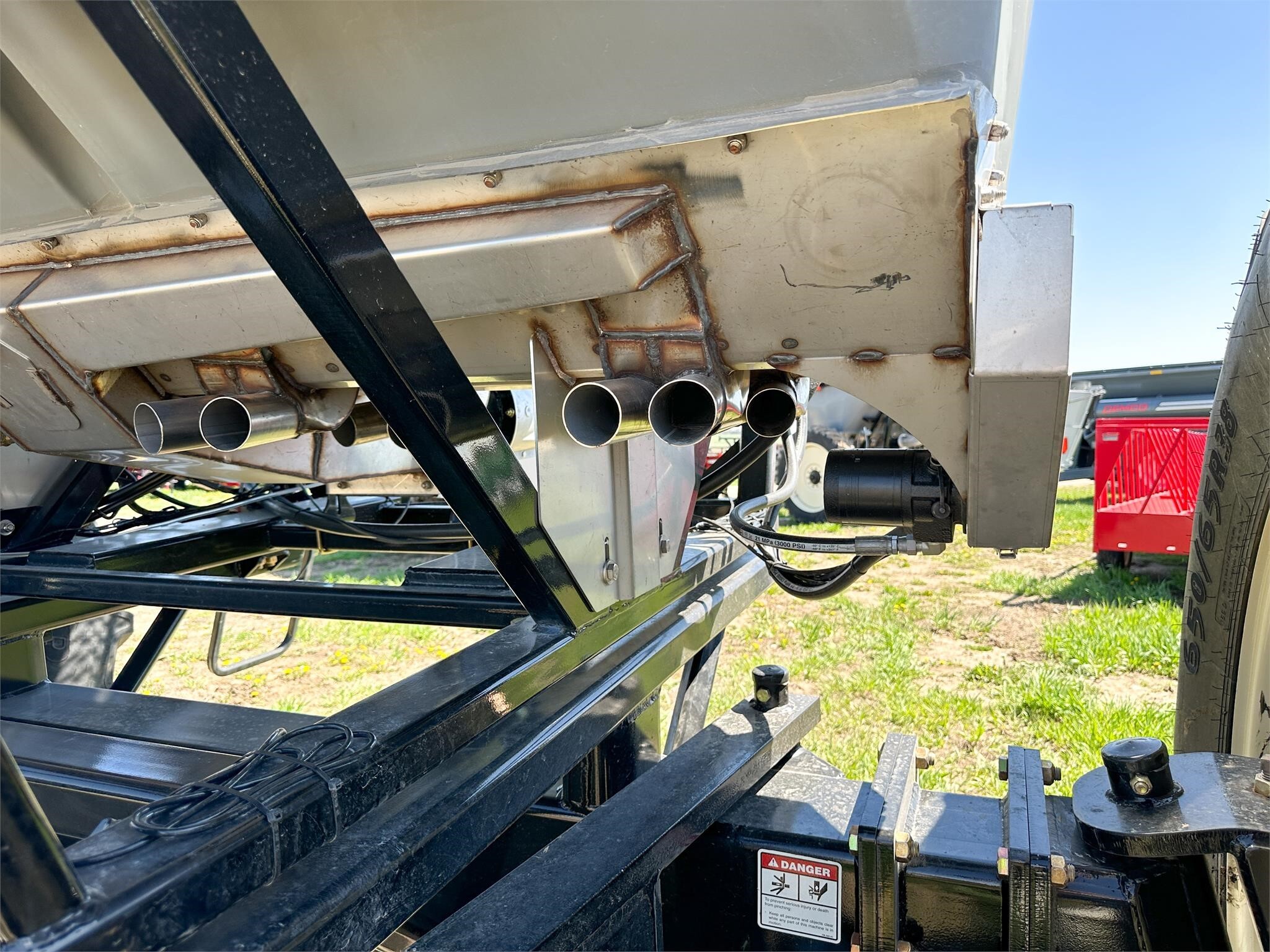 2026 MonTag HIGH OUTPUT 9 Pull-Type Fertilizer Spreader