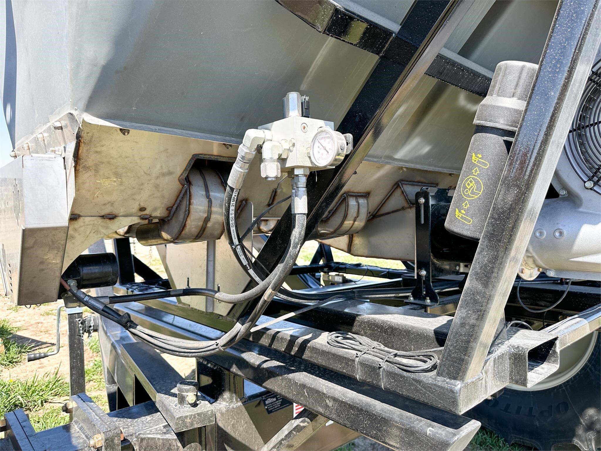 2026 MonTag HIGH OUTPUT 9 Pull-Type Fertilizer Spreader