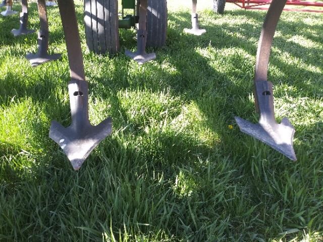 2010 John Deere 2210 Field Cultivator