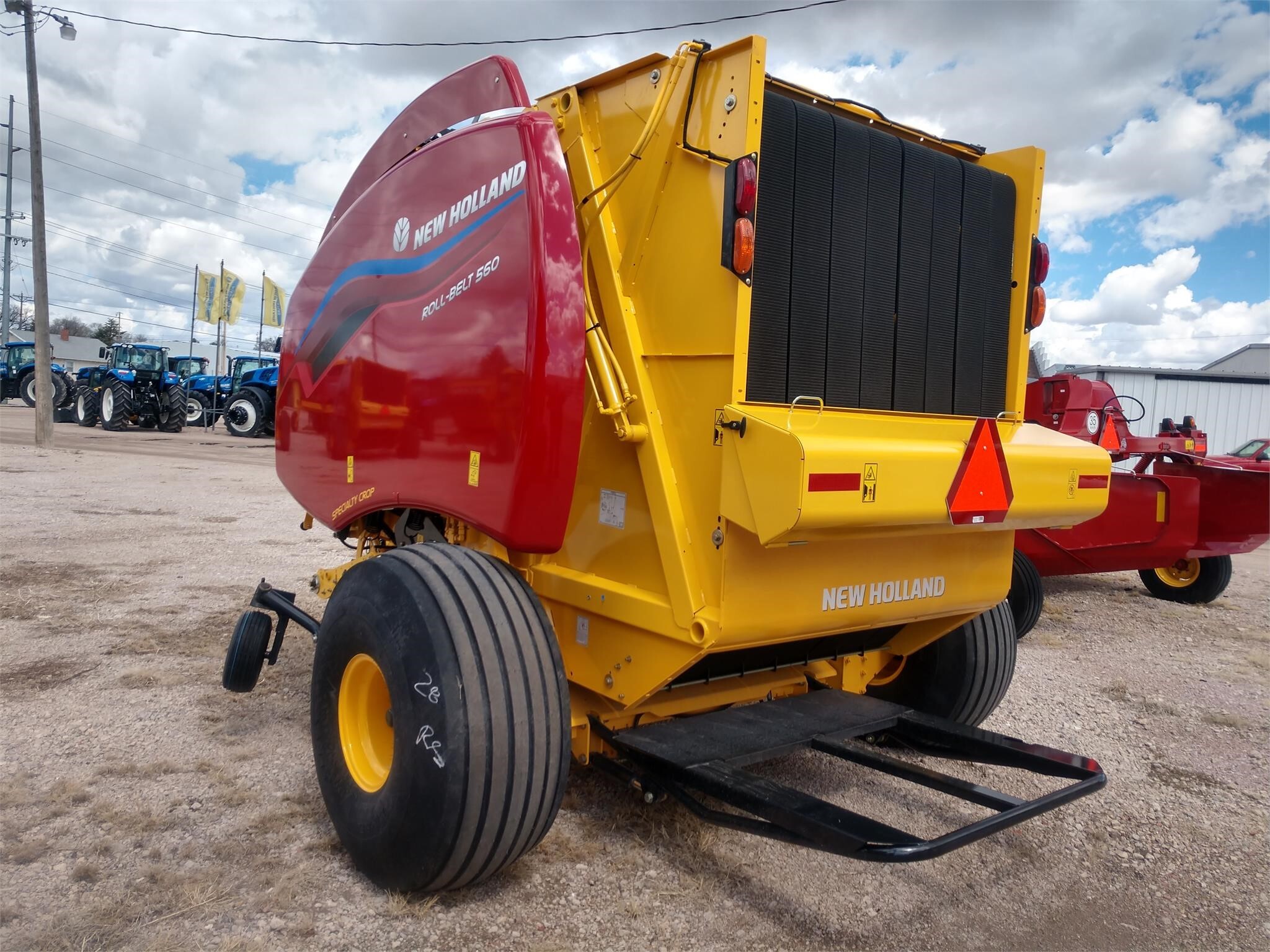 2024 New Holland Roll-Belt 560 Round Baler