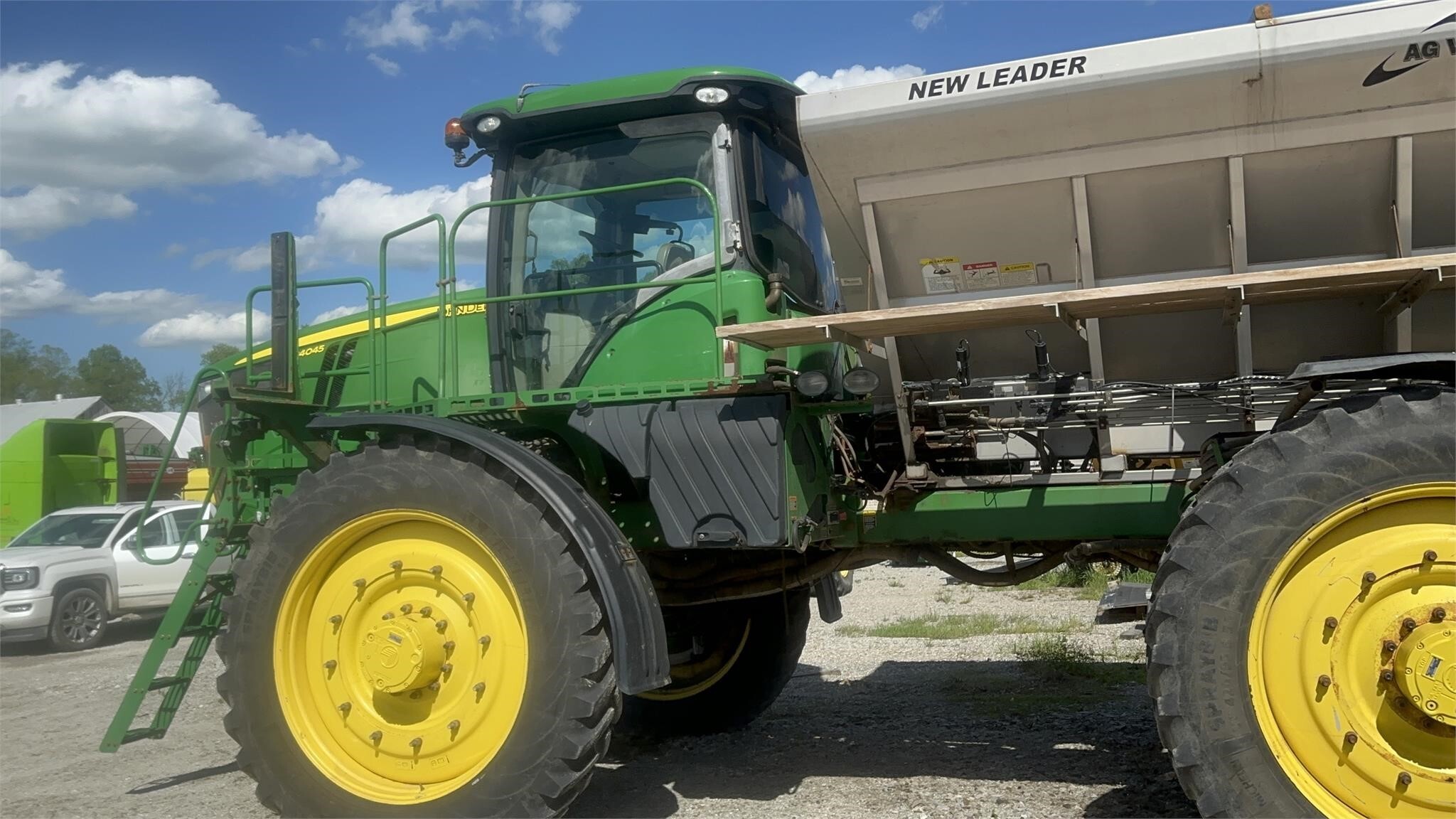 2016 John Deere R4045 Self-Propelled Sprayer