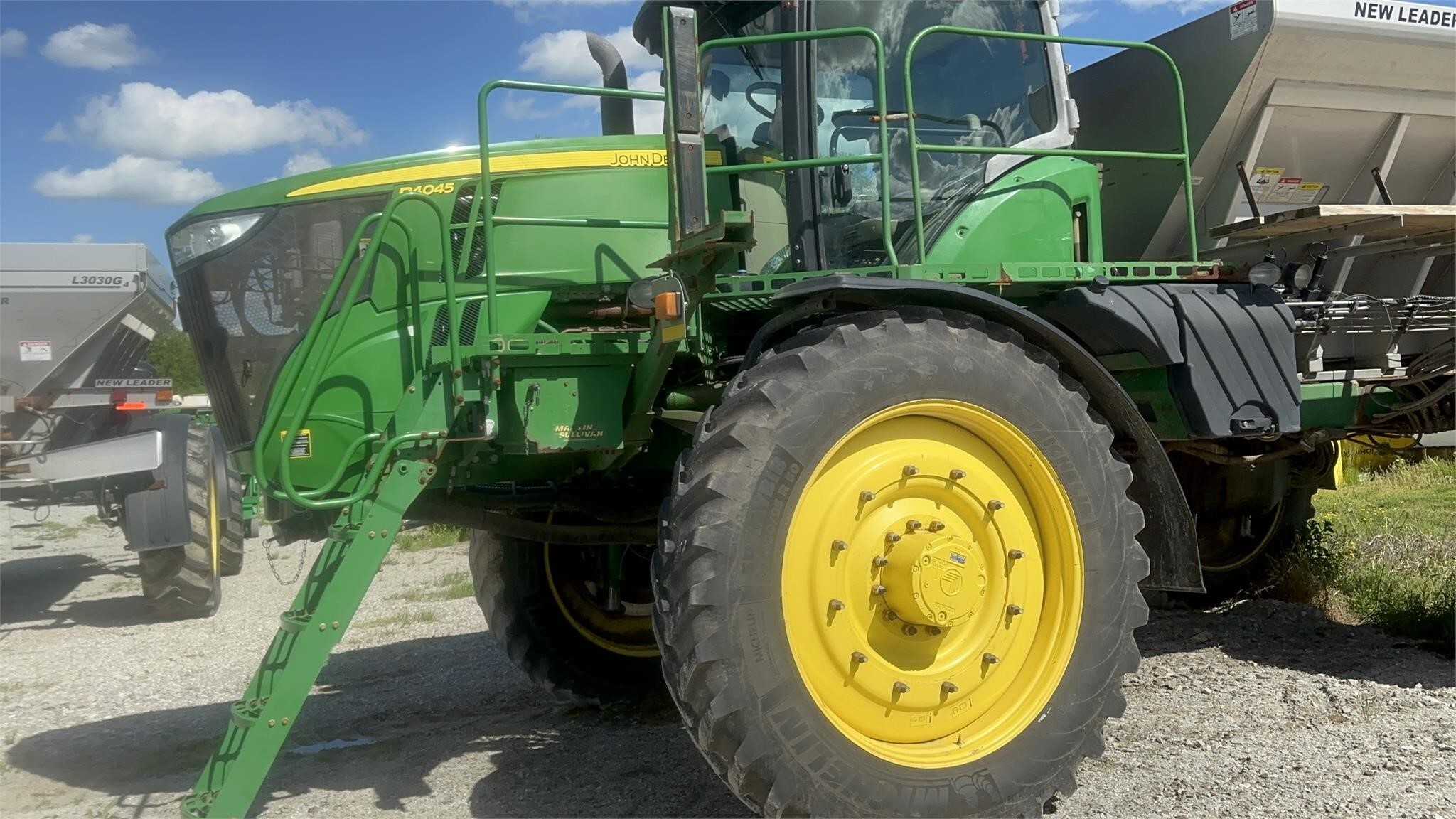 2016 John Deere R4045 Self-Propelled Sprayer