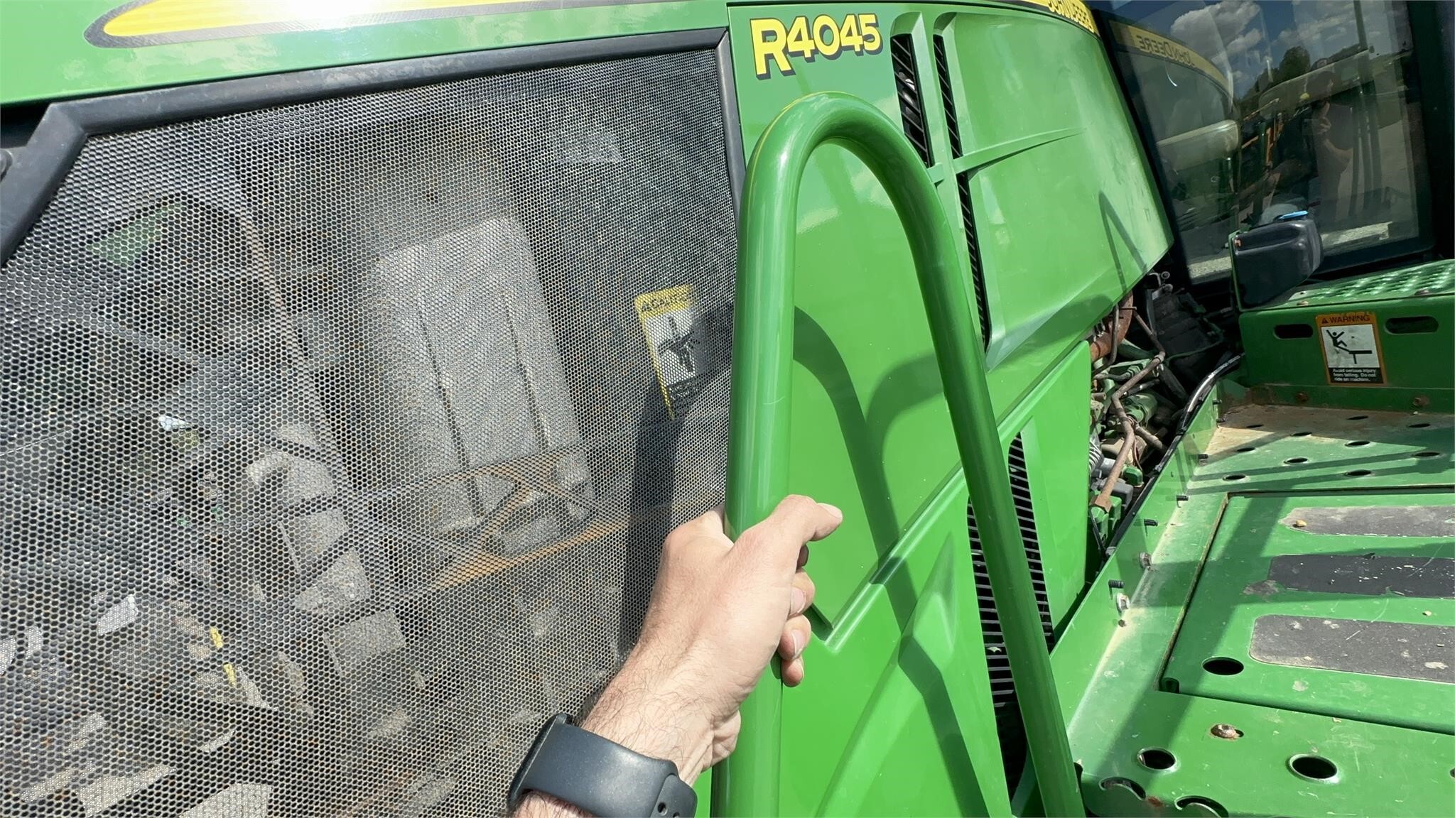2016 John Deere R4045 Self-Propelled Sprayer