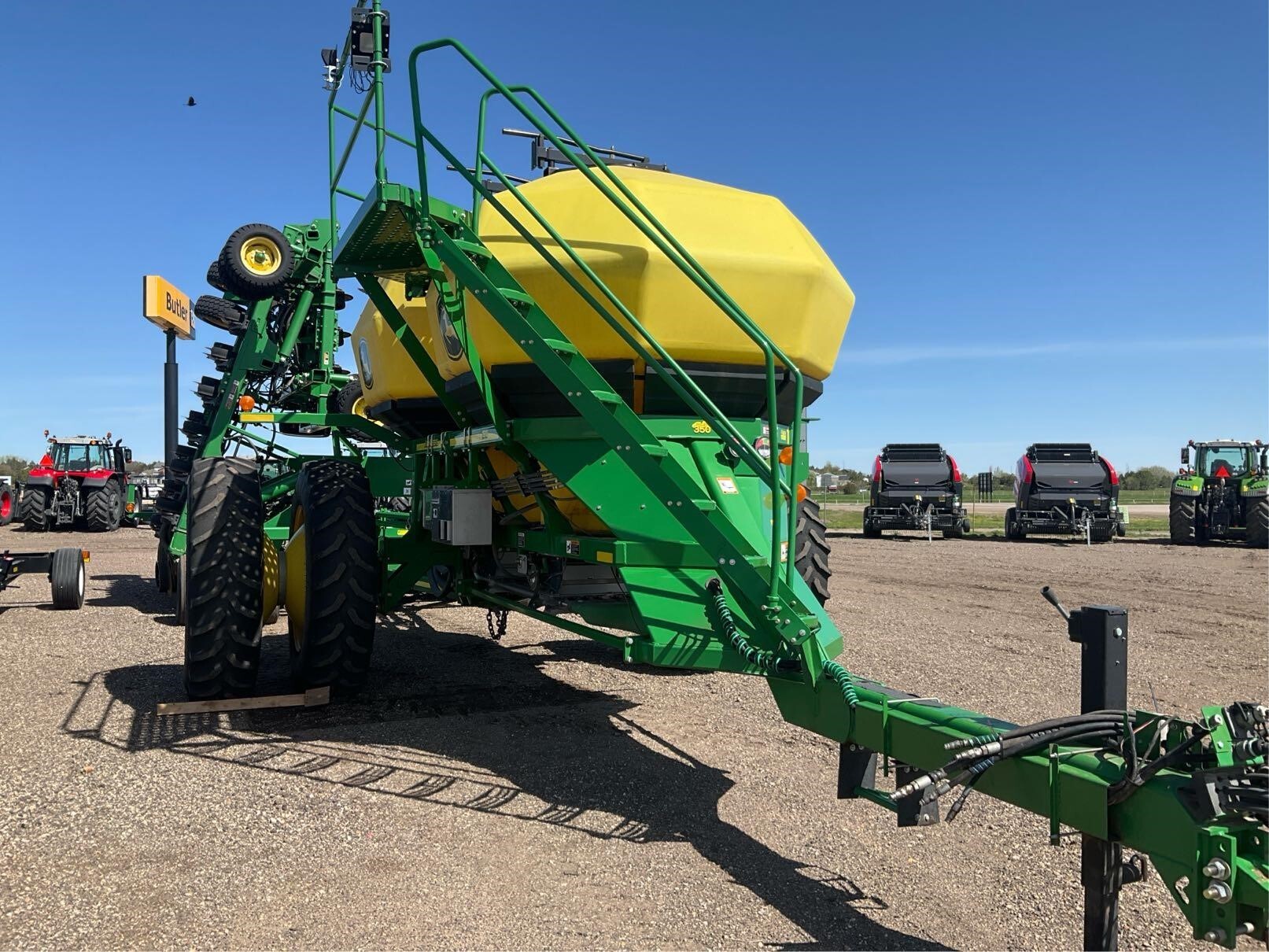 2011 John Deere 1890 Air Seeder 170,000 Machinery Pete