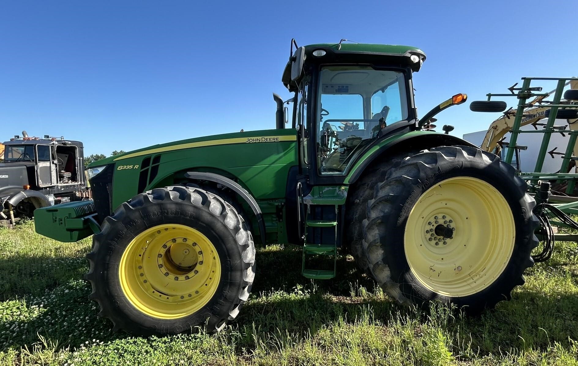 2012 John Deere 8335R Tractor
