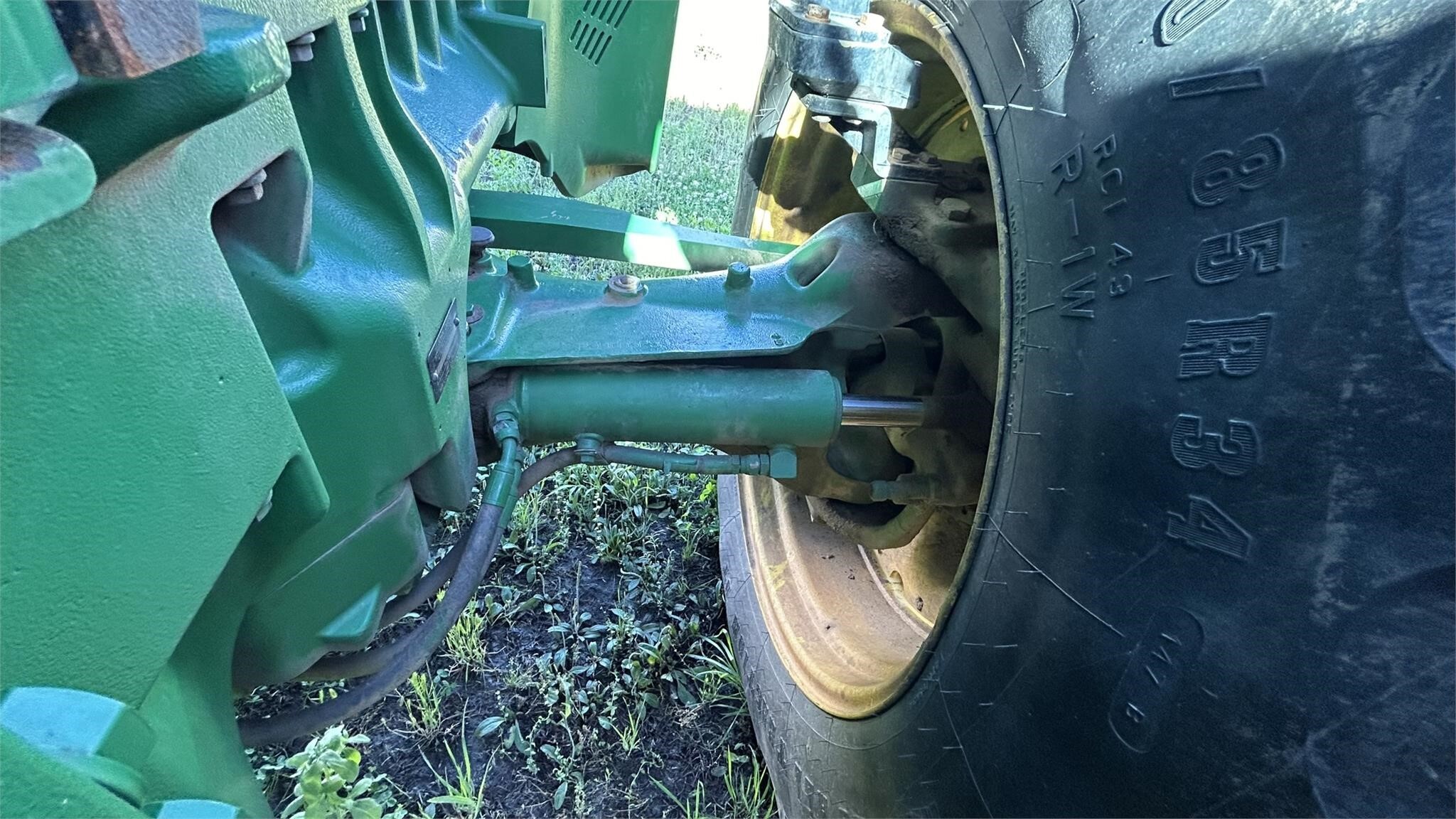 2012 John Deere 8335R Tractor