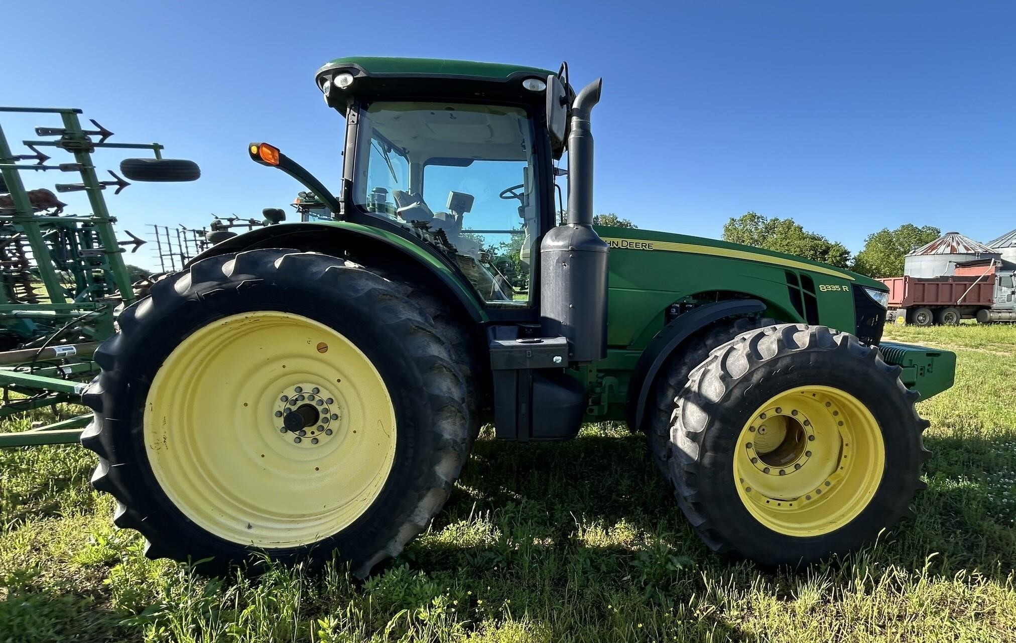 2012 John Deere 8335R Tractor