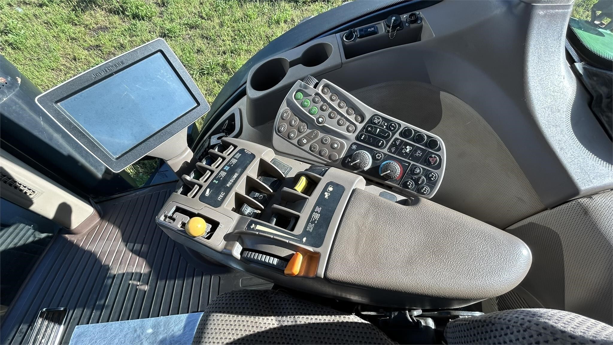 2012 John Deere 8335R Tractor