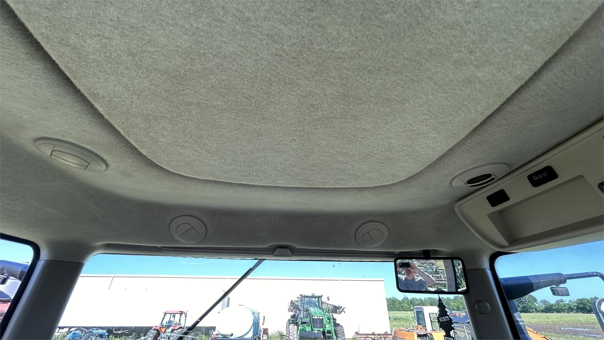 2012 John Deere 8335R Tractor