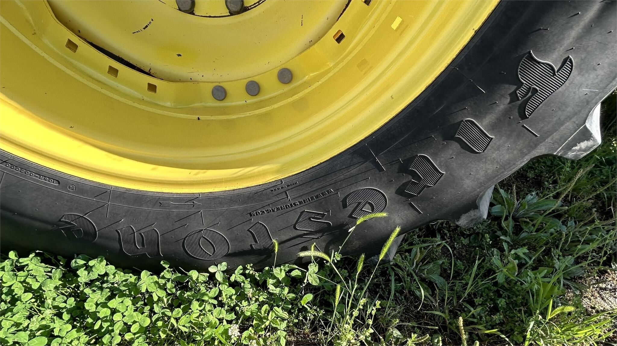 2012 John Deere 8335R Tractor