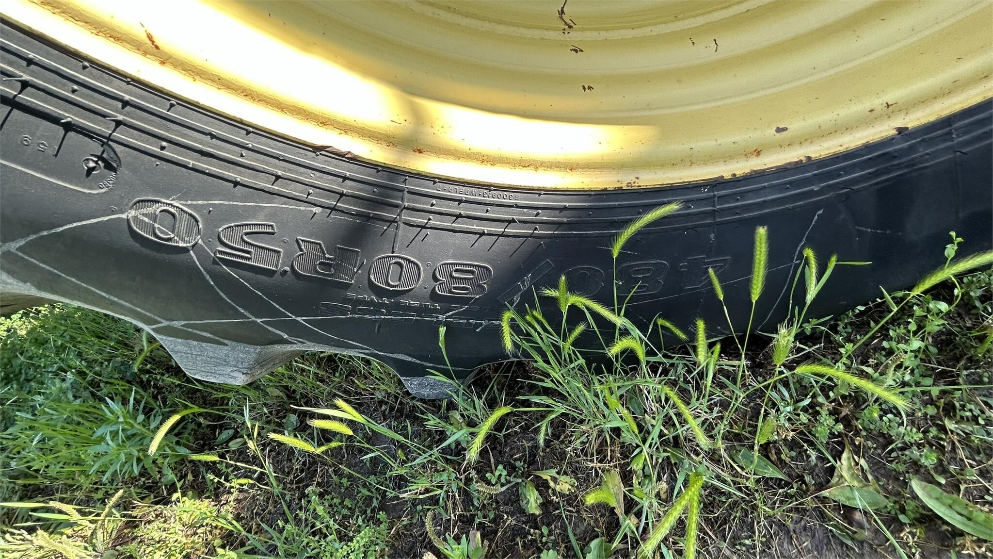 2012 John Deere 8335R Tractor