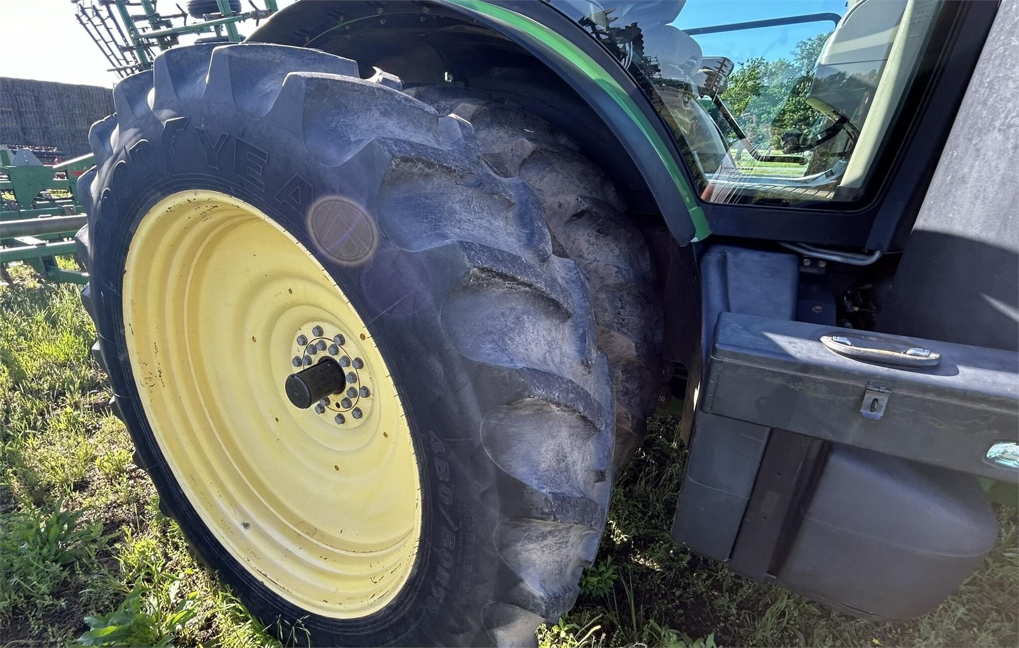 2012 John Deere 8335R Tractor