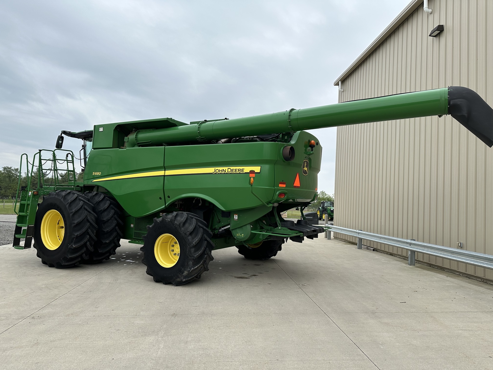 2016 John Deere S680 Combine