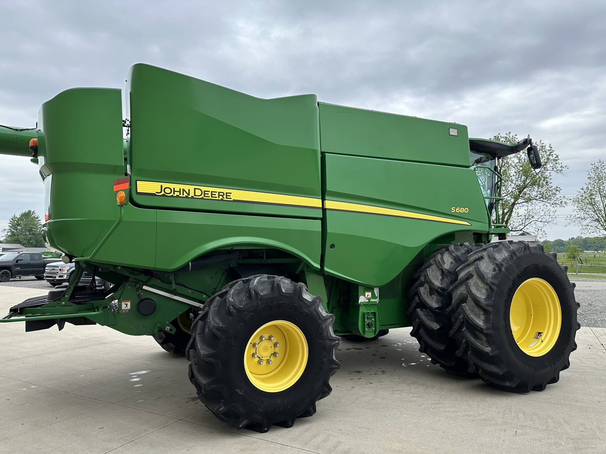 2016 John Deere S680 Combine
