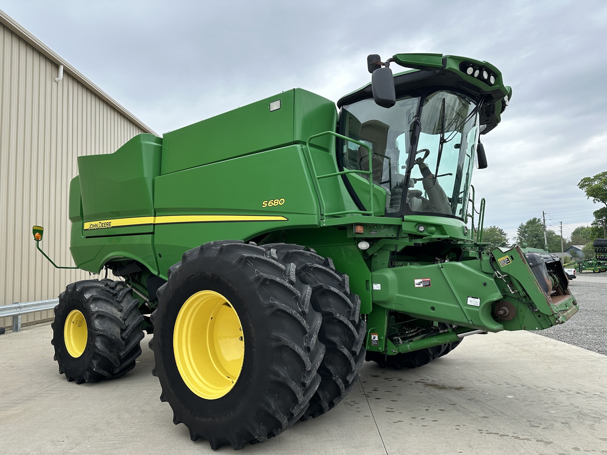 2016 John Deere S680 Combine