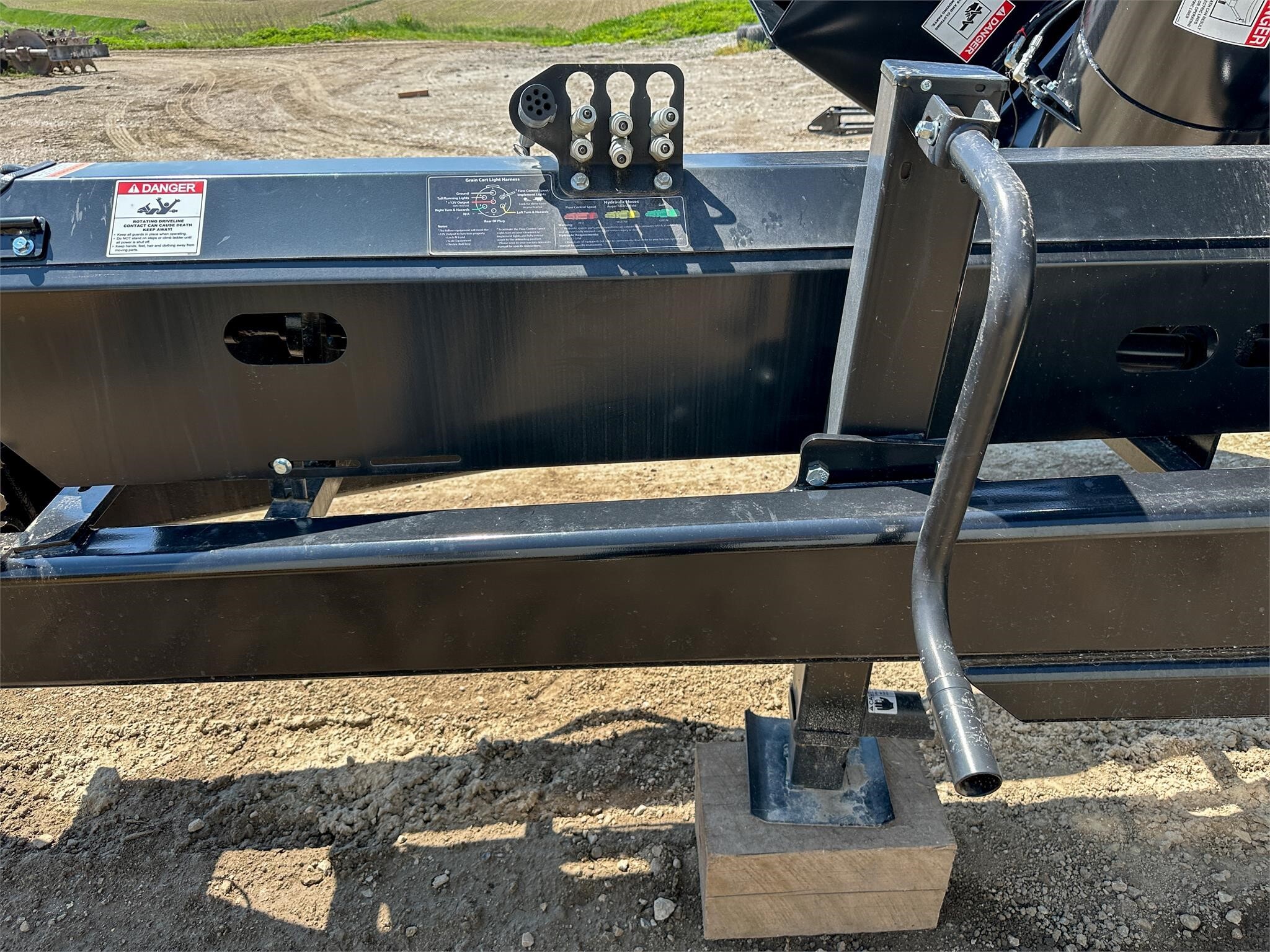 2026 J&M 1312-20T Grain Cart