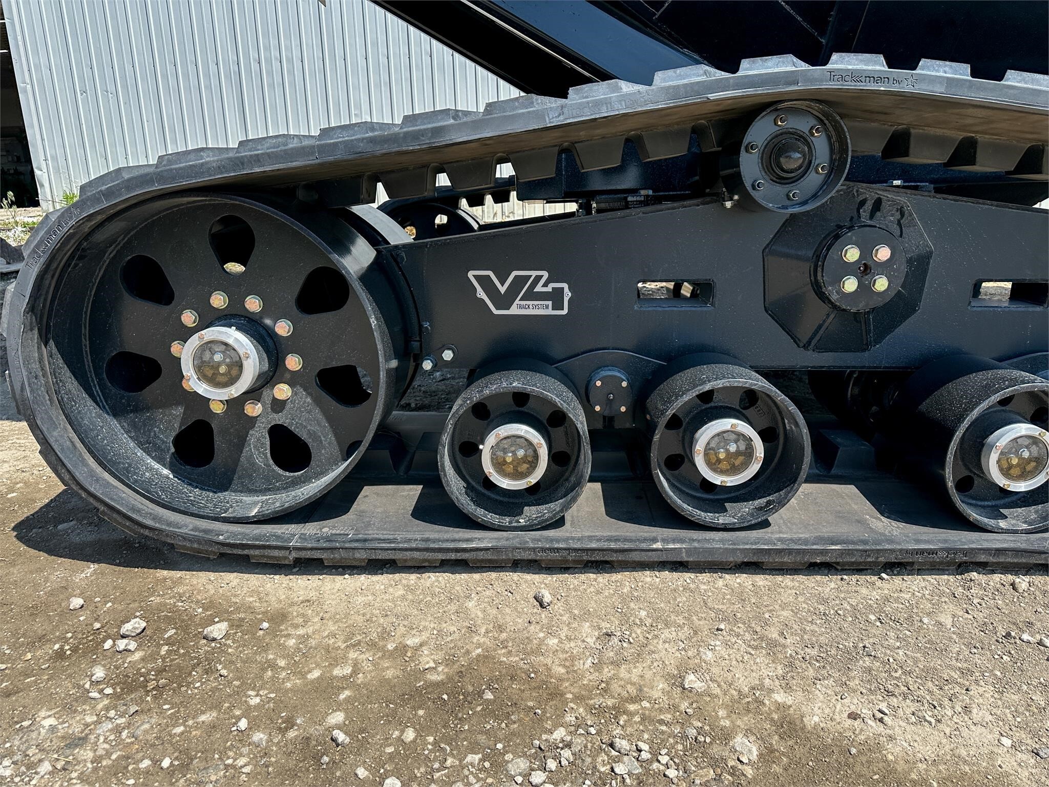 2026 J&M 1312-20T Grain Cart