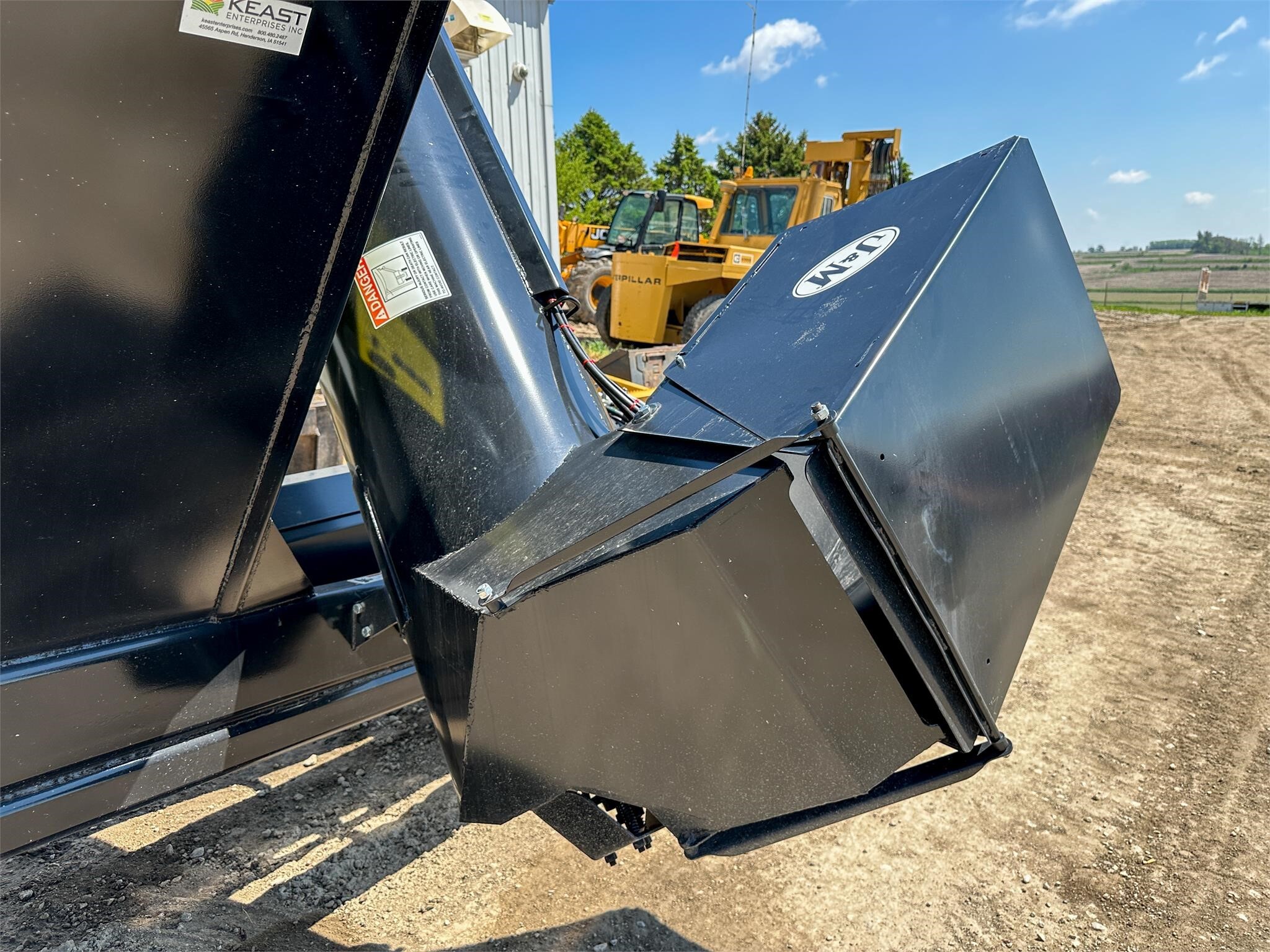 2026 J&M 1312-20T Grain Cart
