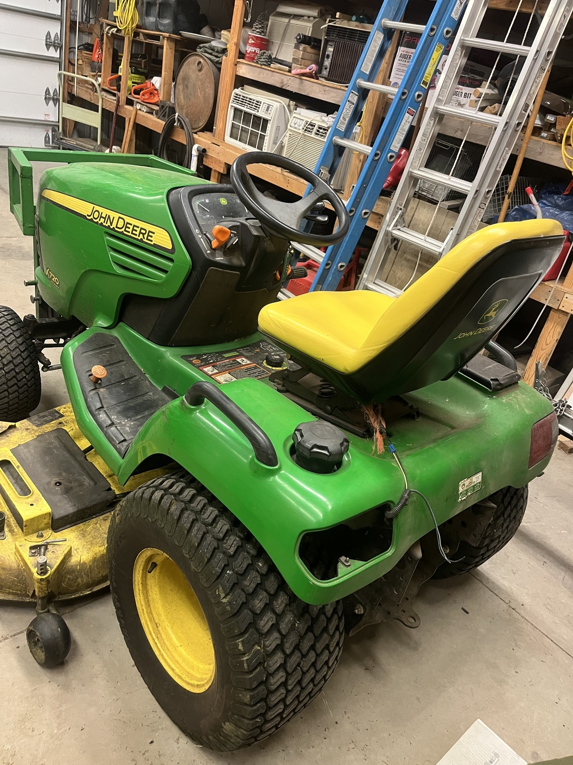 2011 John Deere X720 Lawn Mower