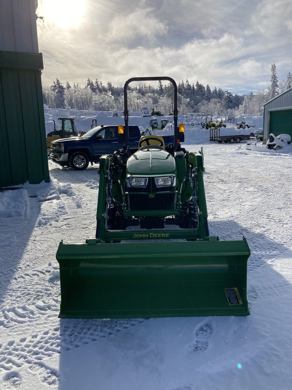 2022 John Deere 3038E Tractor