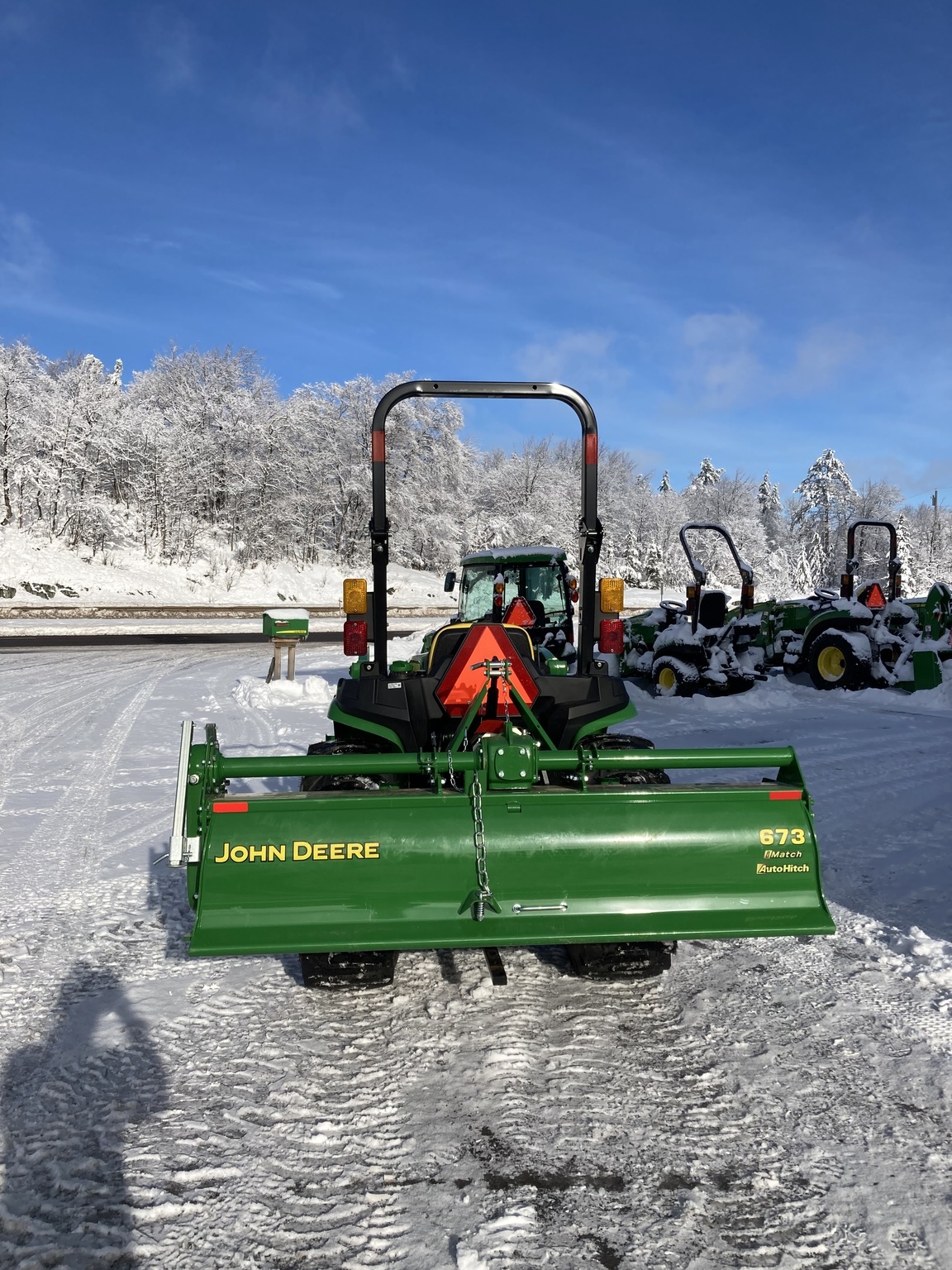 2022 John Deere 3038E Tractor