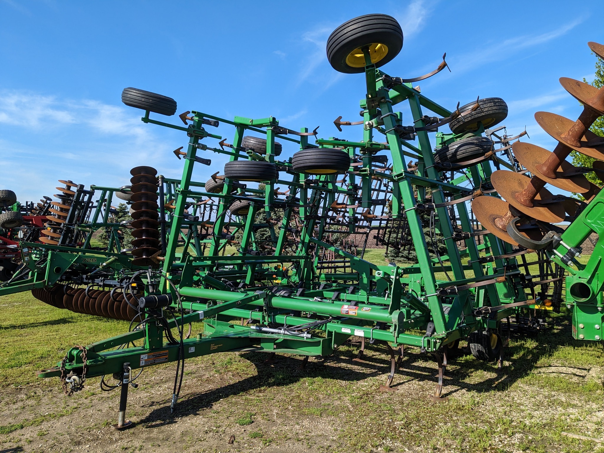 2007 John Deere 2210 Field Cultivator