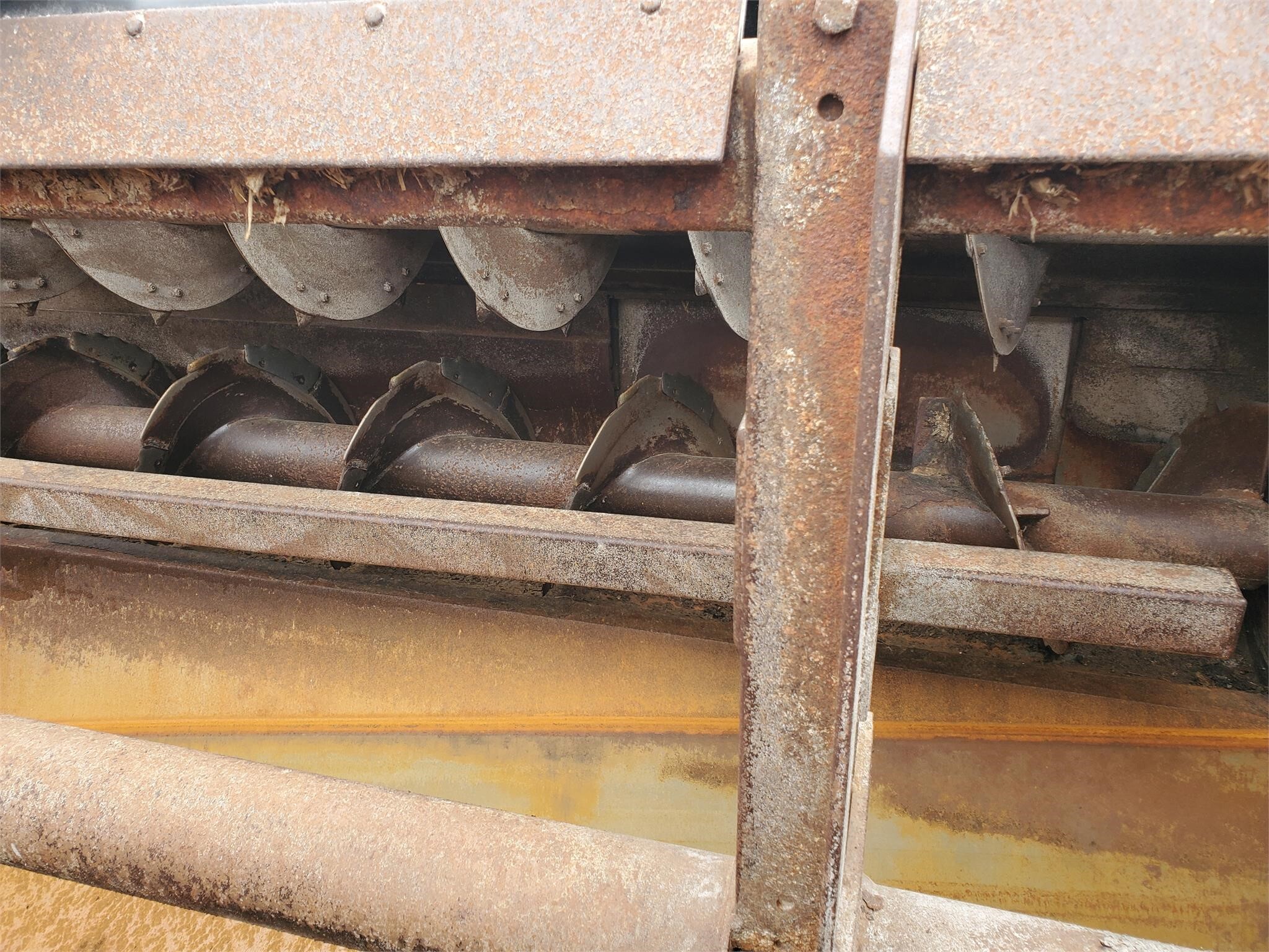  Kuhn Knight 3130 Grinders and Mixer