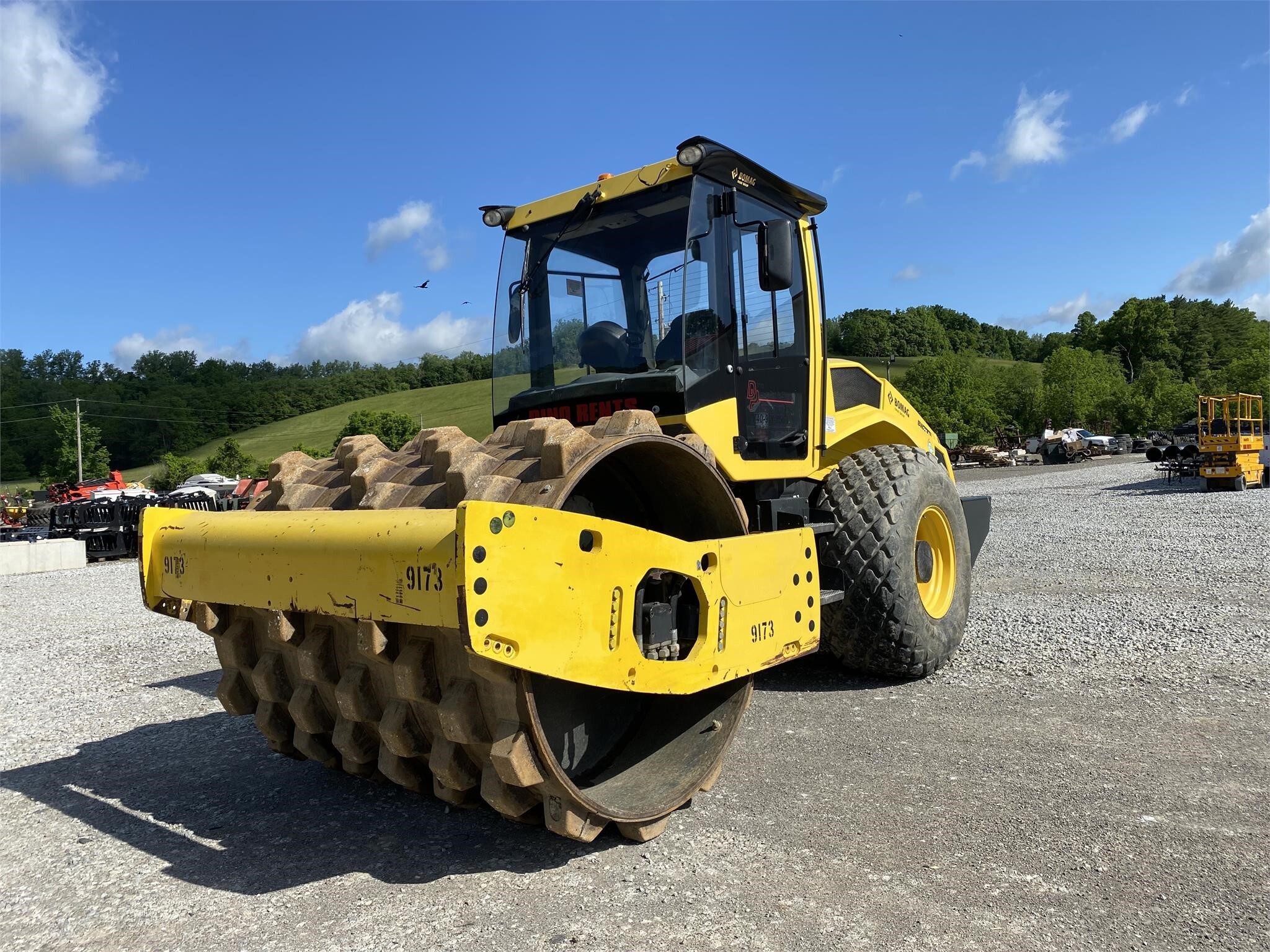 2019 Bomag BW211D-5 Compacting and Paving